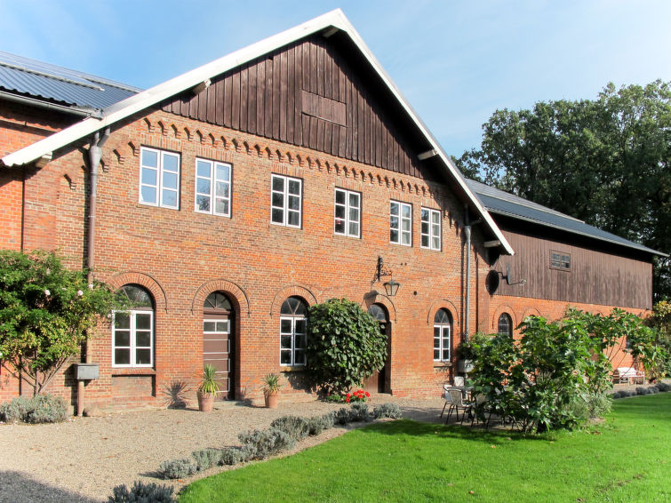 7-persoons boerderij met sauna in het centrum van Wingst in Wingst