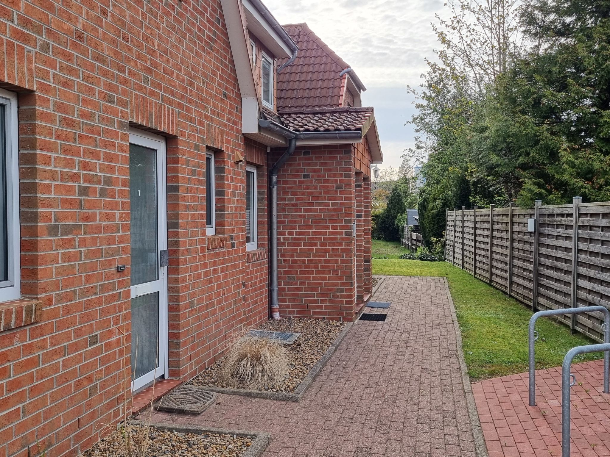 Gemütliche Ferienwohnung für zwei Personen mit sonniger Südterrasse-Buiten