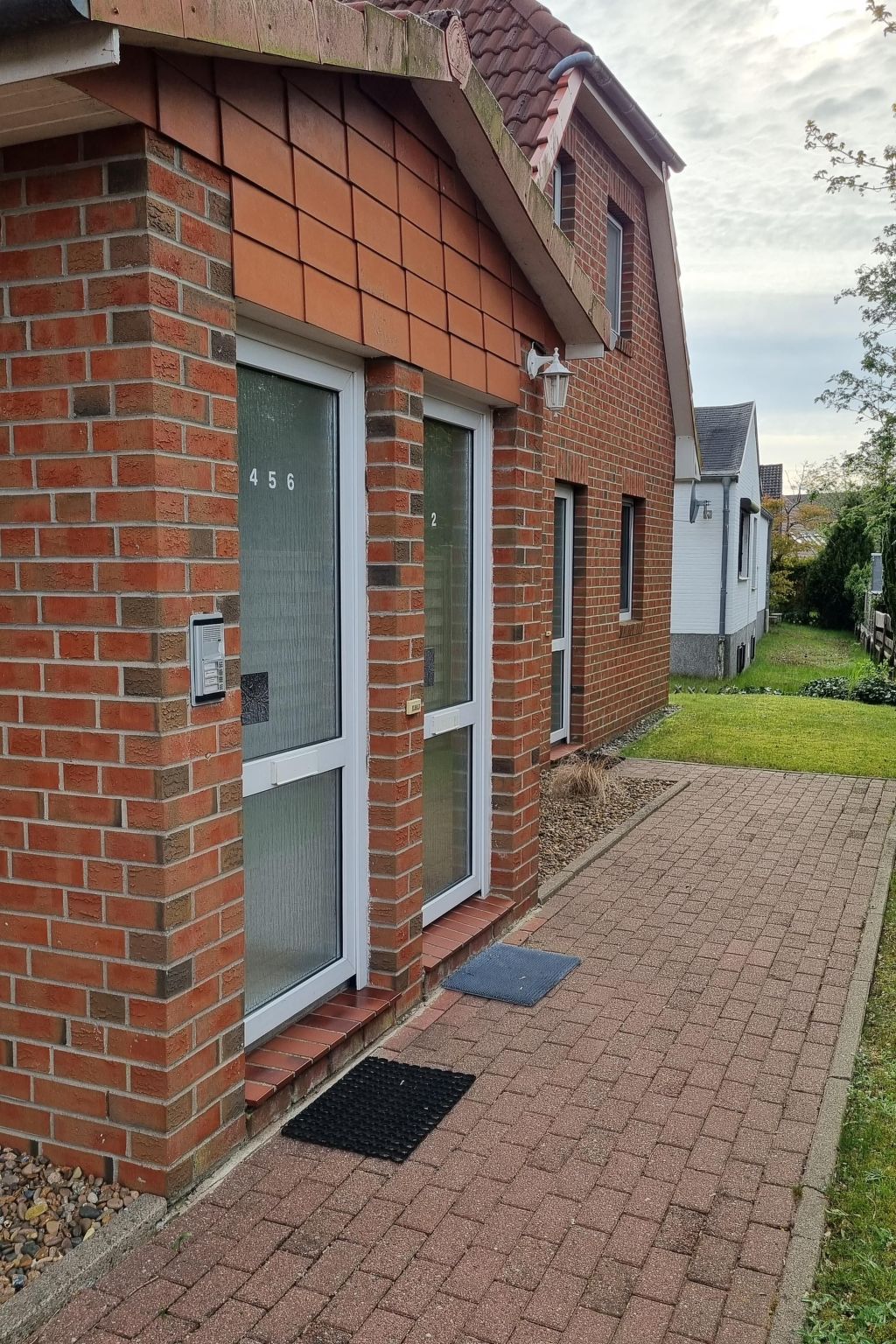 Gemütliche Ferienwohnung für zwei Personen mit sonniger Südterrasse-Buiten