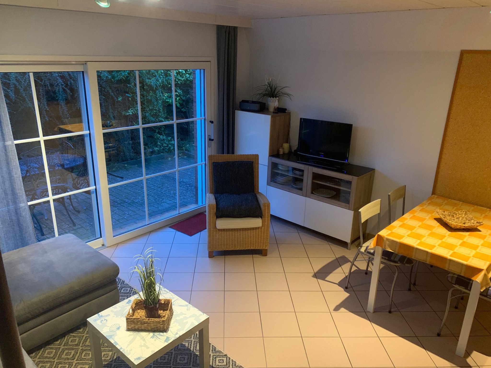 Sonniges Ferienhaus hinter dem Deich-Binnen