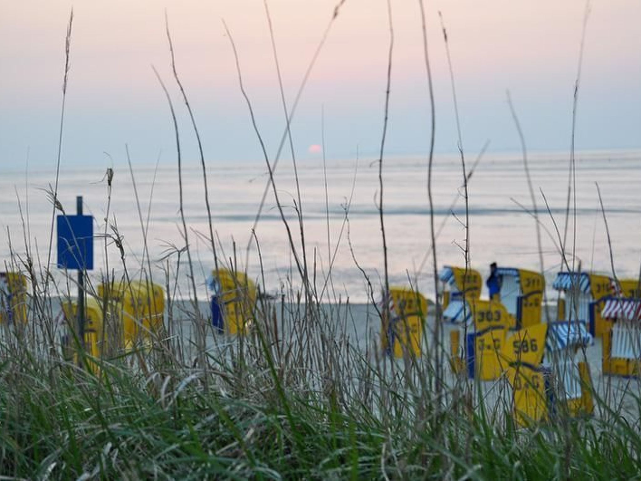 Sonniges Ferienhaus hinter dem Deich-Binnen