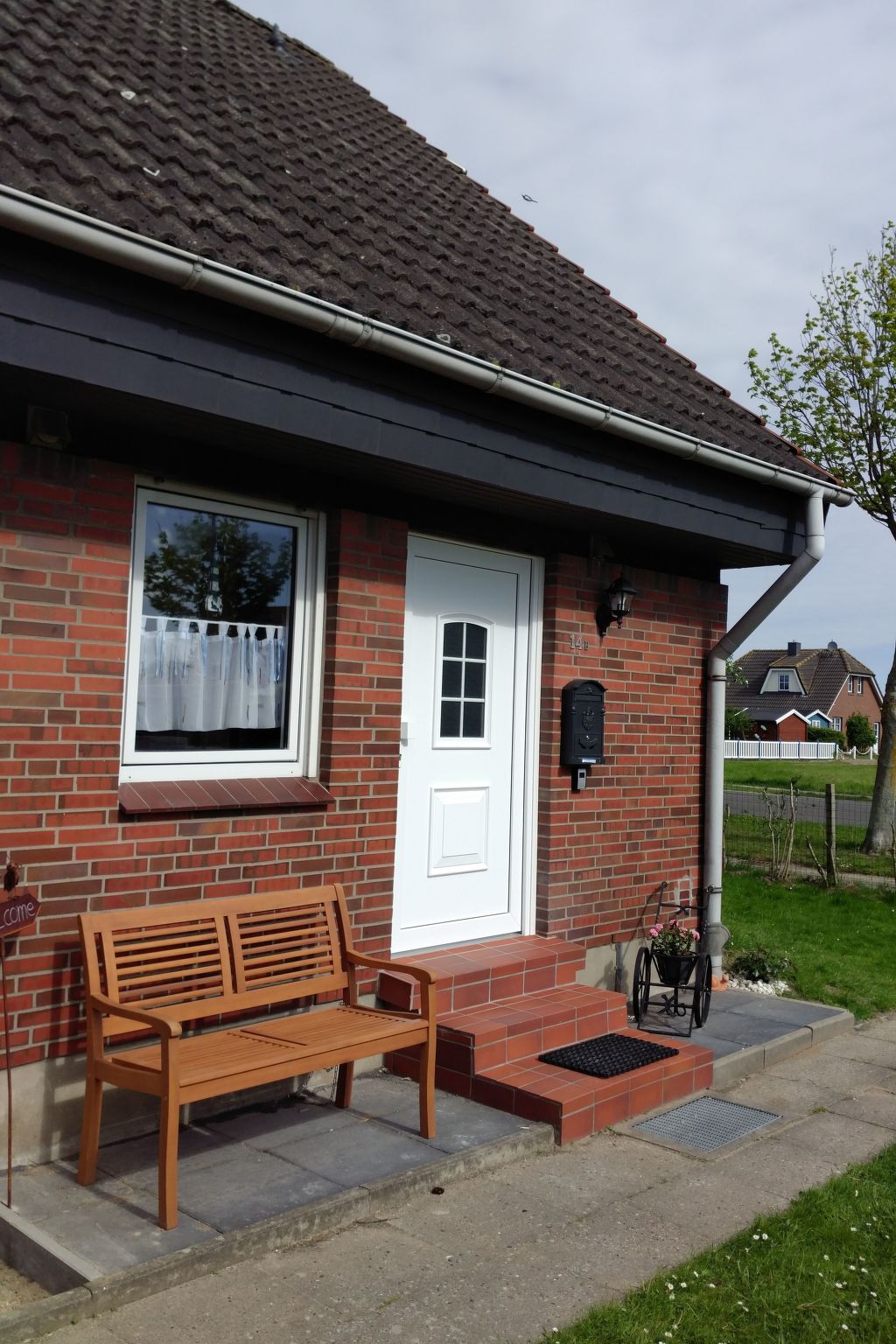 Mit Garten, Grill und Terrasse