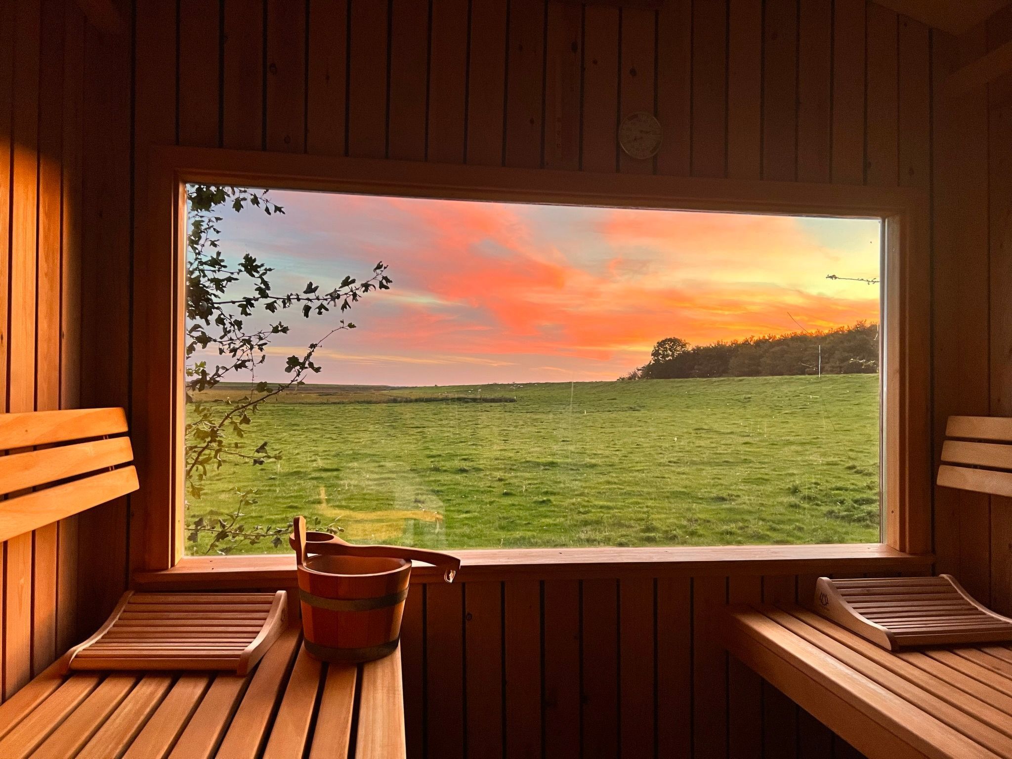 Maritime, moderne Ferienwohnung mit Gartensauna