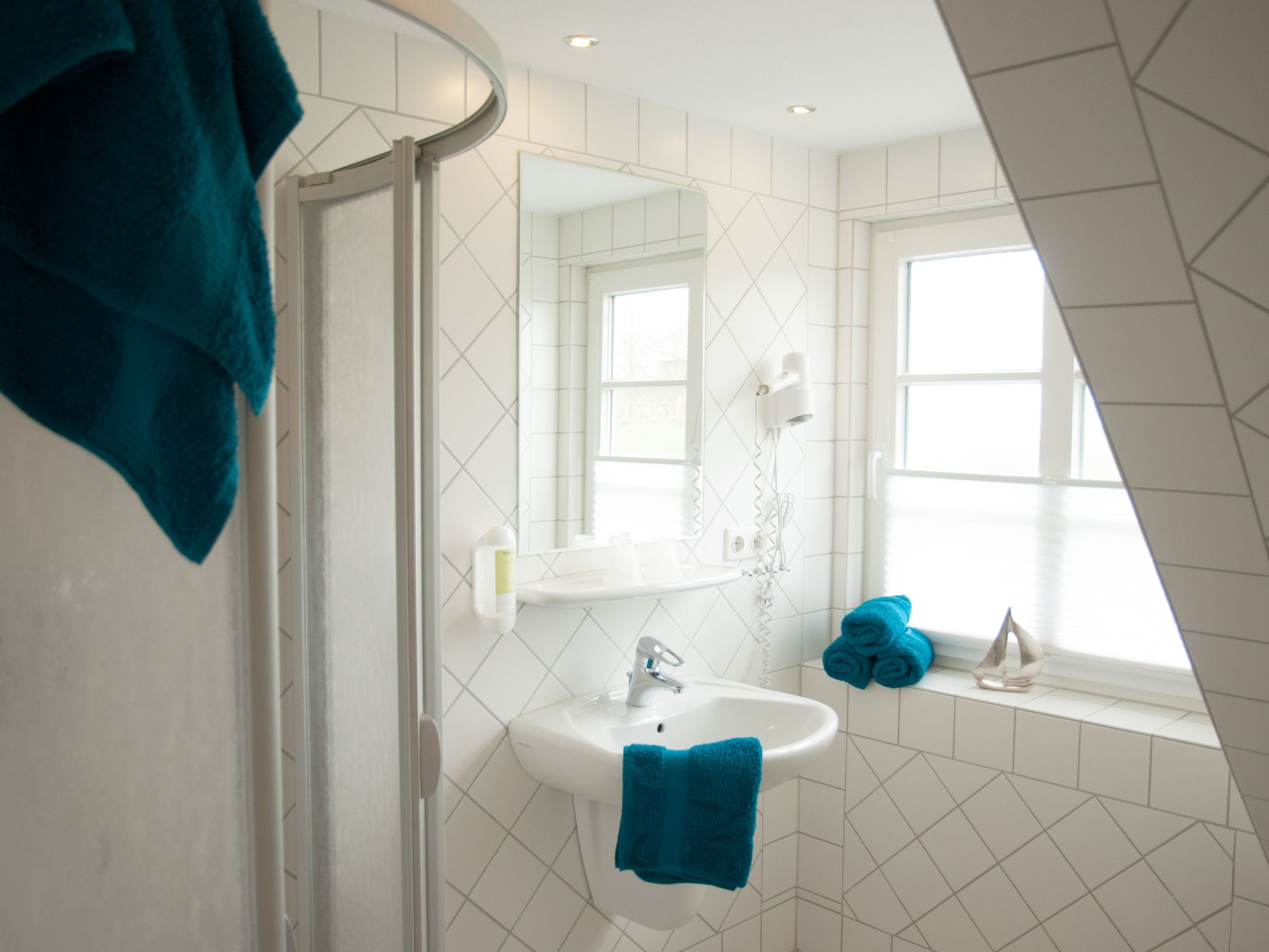 Maritime, moderne Ferienwohnung mit Gartensauna-Binnen