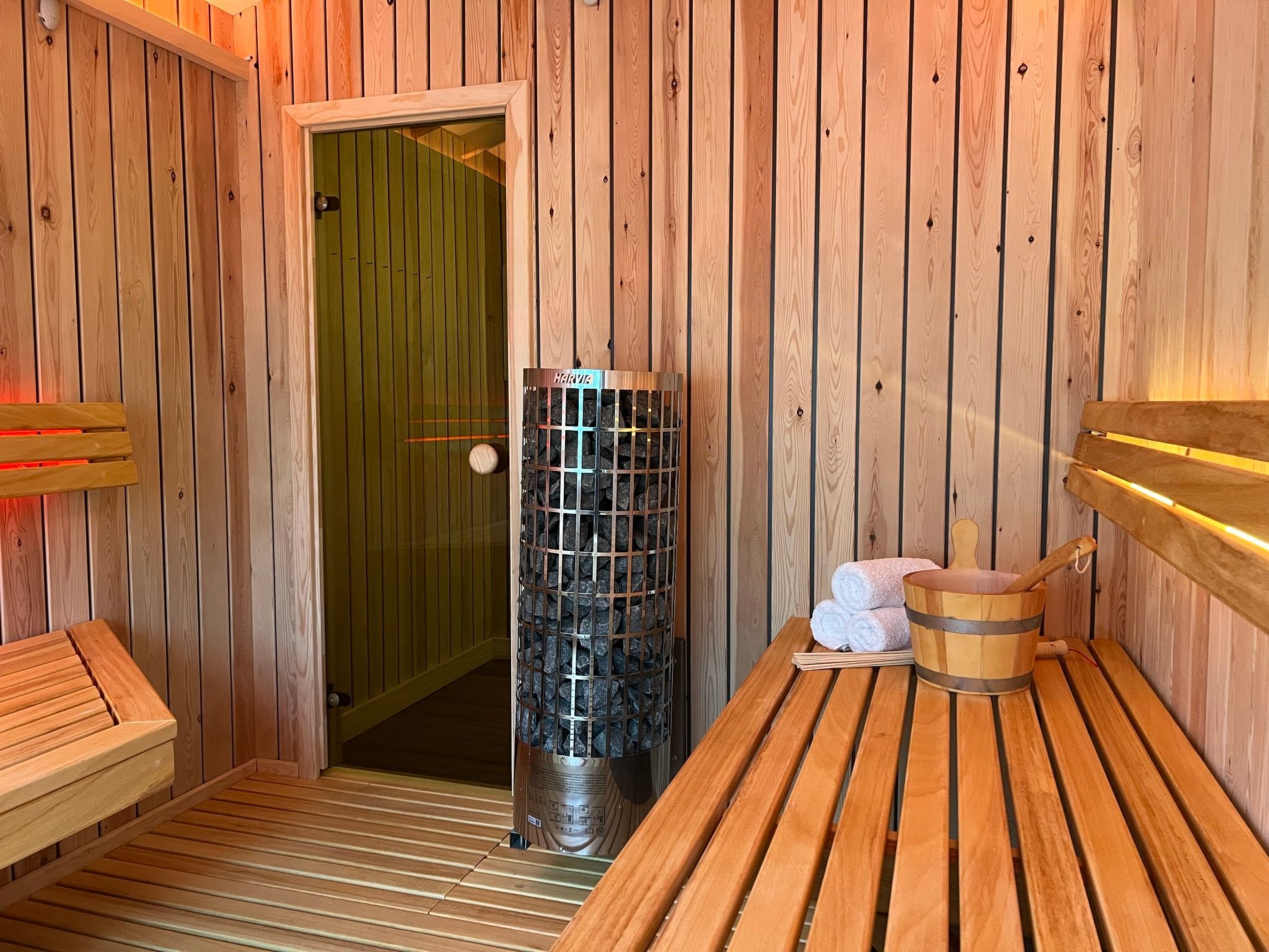 Maritime, moderne Ferienwohnung mit Gartensauna-Binnen