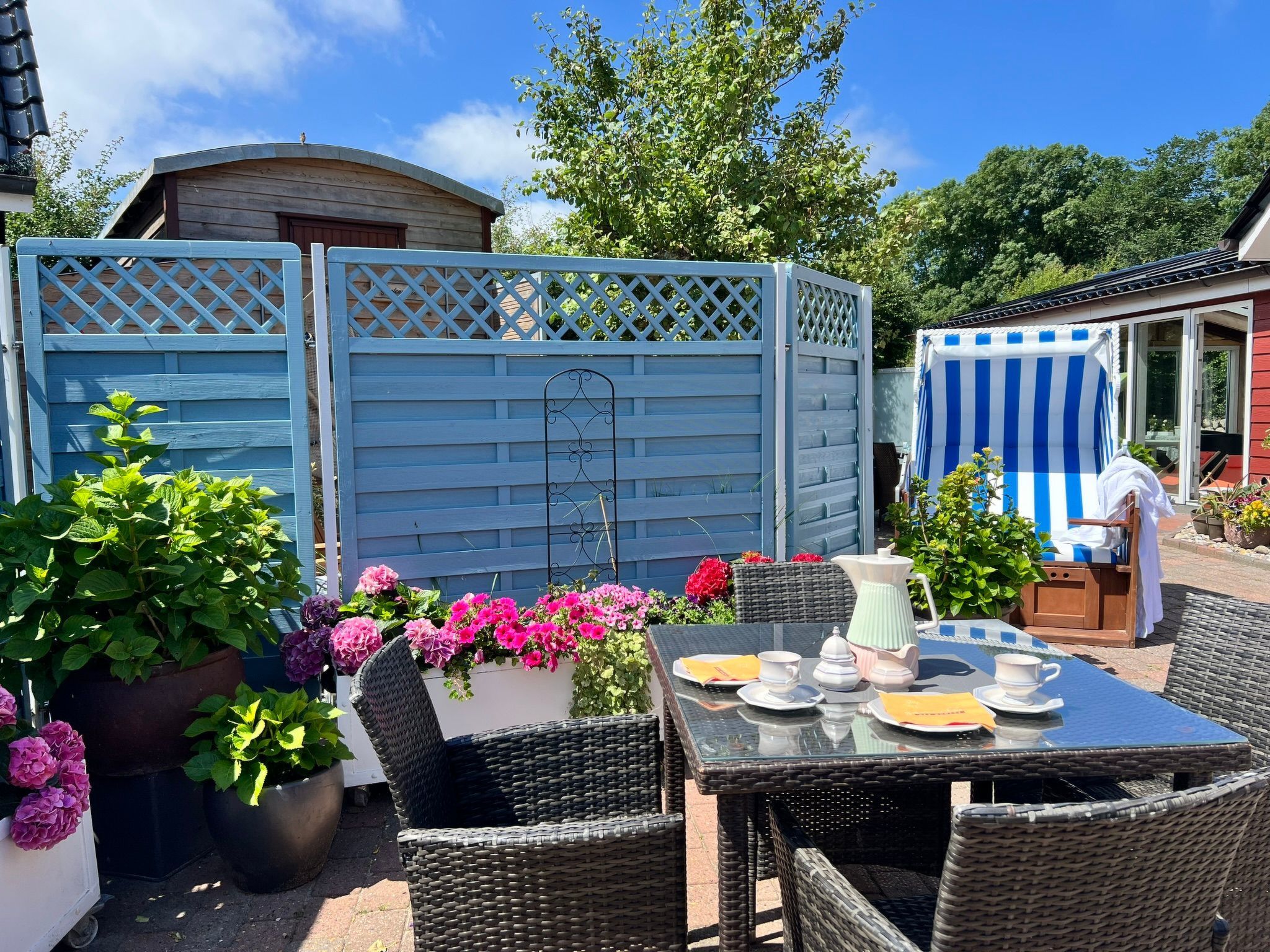 Maritime, moderne Ferienwohnung mit Gartensauna-Binnen