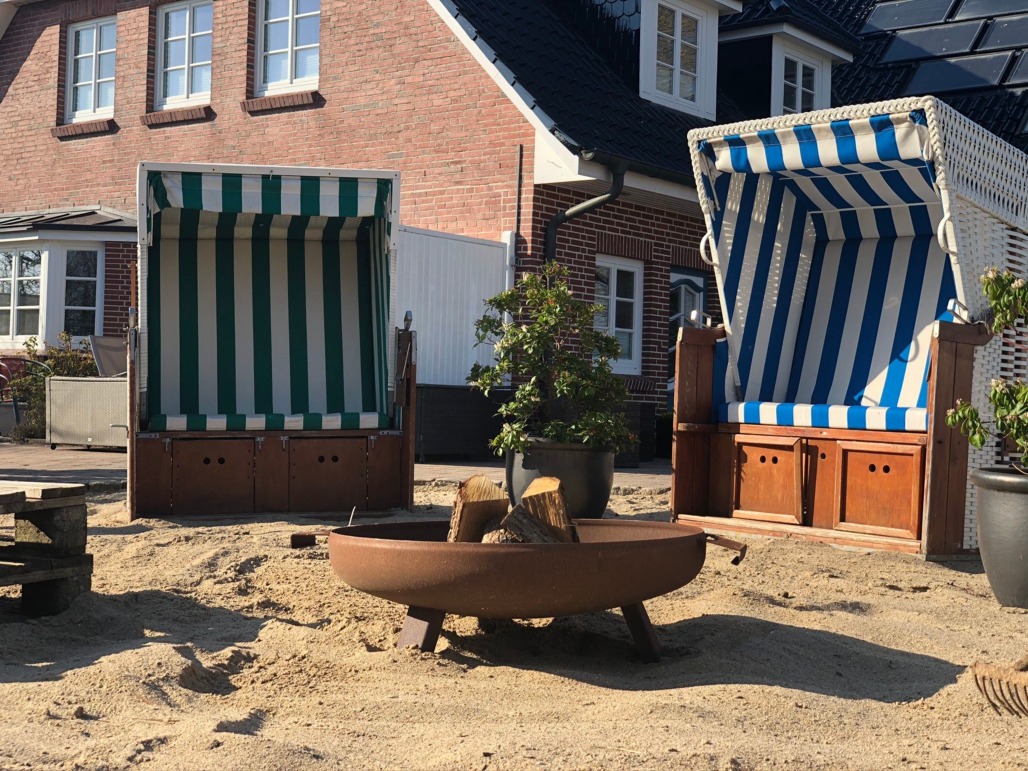 Maritime, moderne Ferienwohnung mit Gartensauna-Binnen