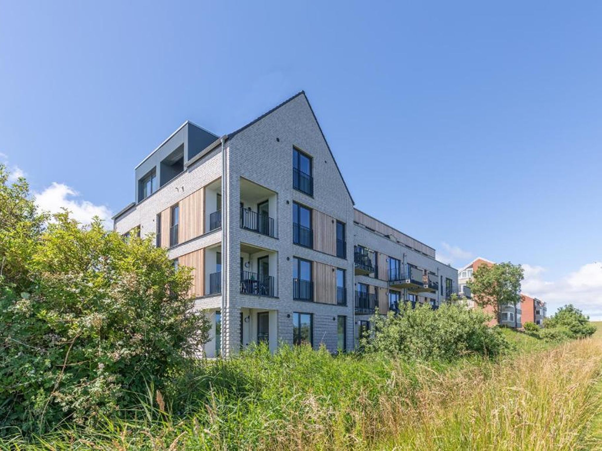"Heewer Stuuv", appartement 1-kamer 24 m2 op de 2e verdieping. Zeer smaakvol en gezellig ingericht: woon-/eetkamer met Sat-TV (Flatscreen TV). Woon-/slaapkamer met 1 2-pers divanbed (1 x 160 cm, lengt..