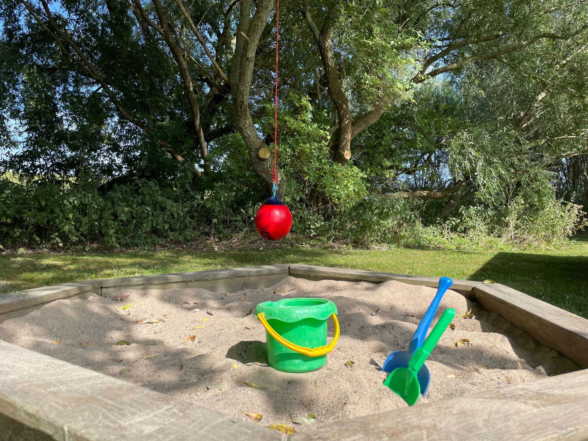 Reetdachhaus für erholsamen Familienurlaub-Binnen