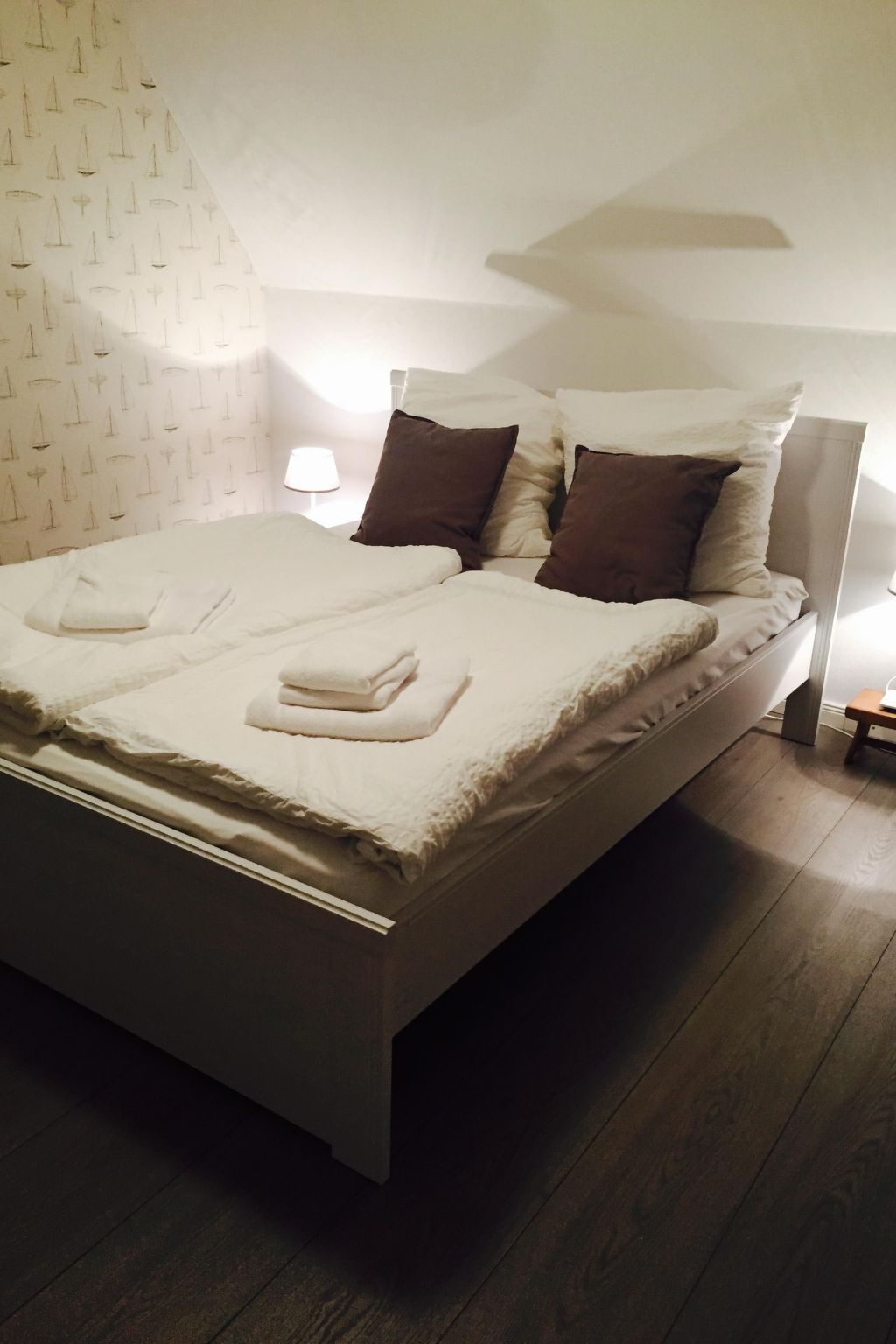 Mit Garten und Parkplatz-Binnen