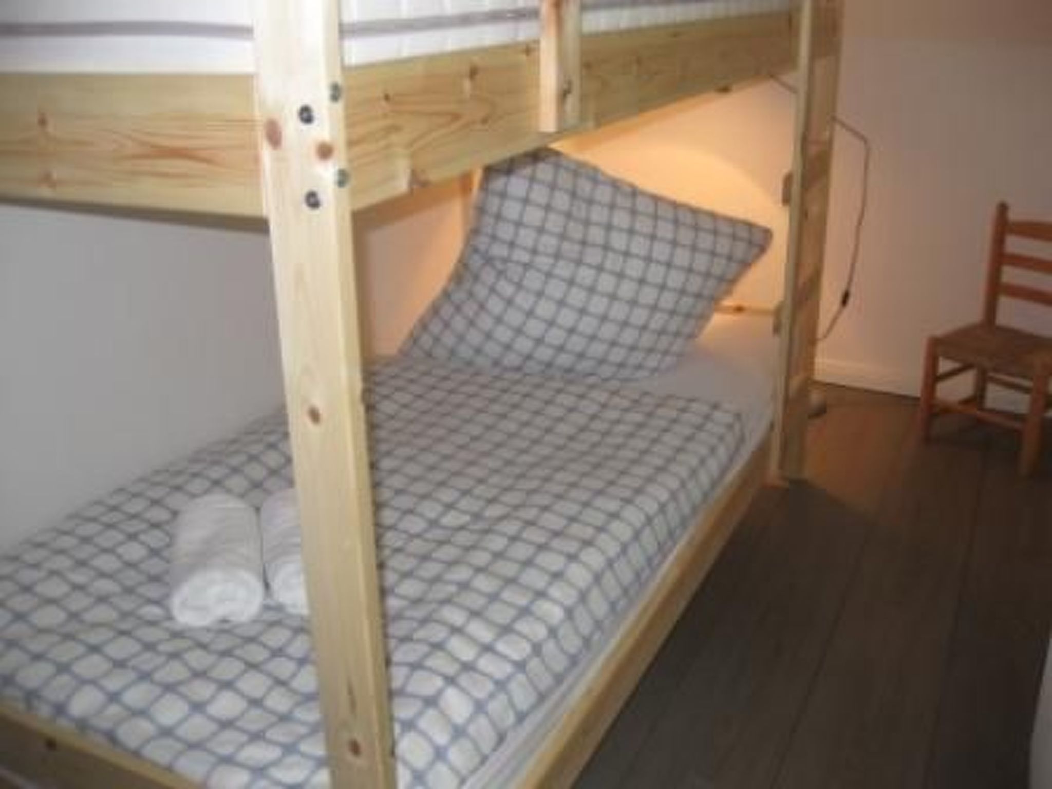 Mit Garten und Parkplatz-Binnen