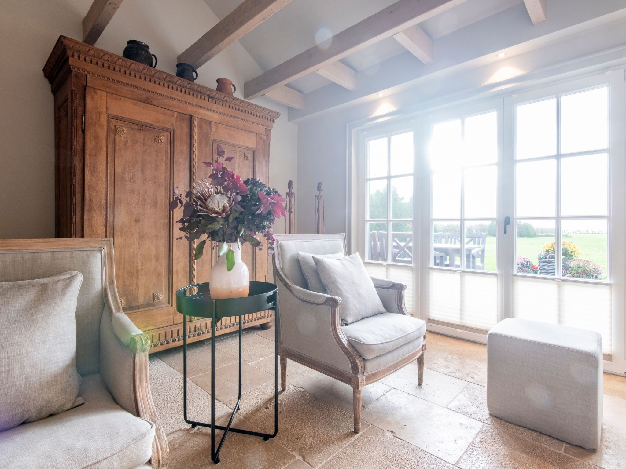 in Großmorsum mit Terrasse und Grill