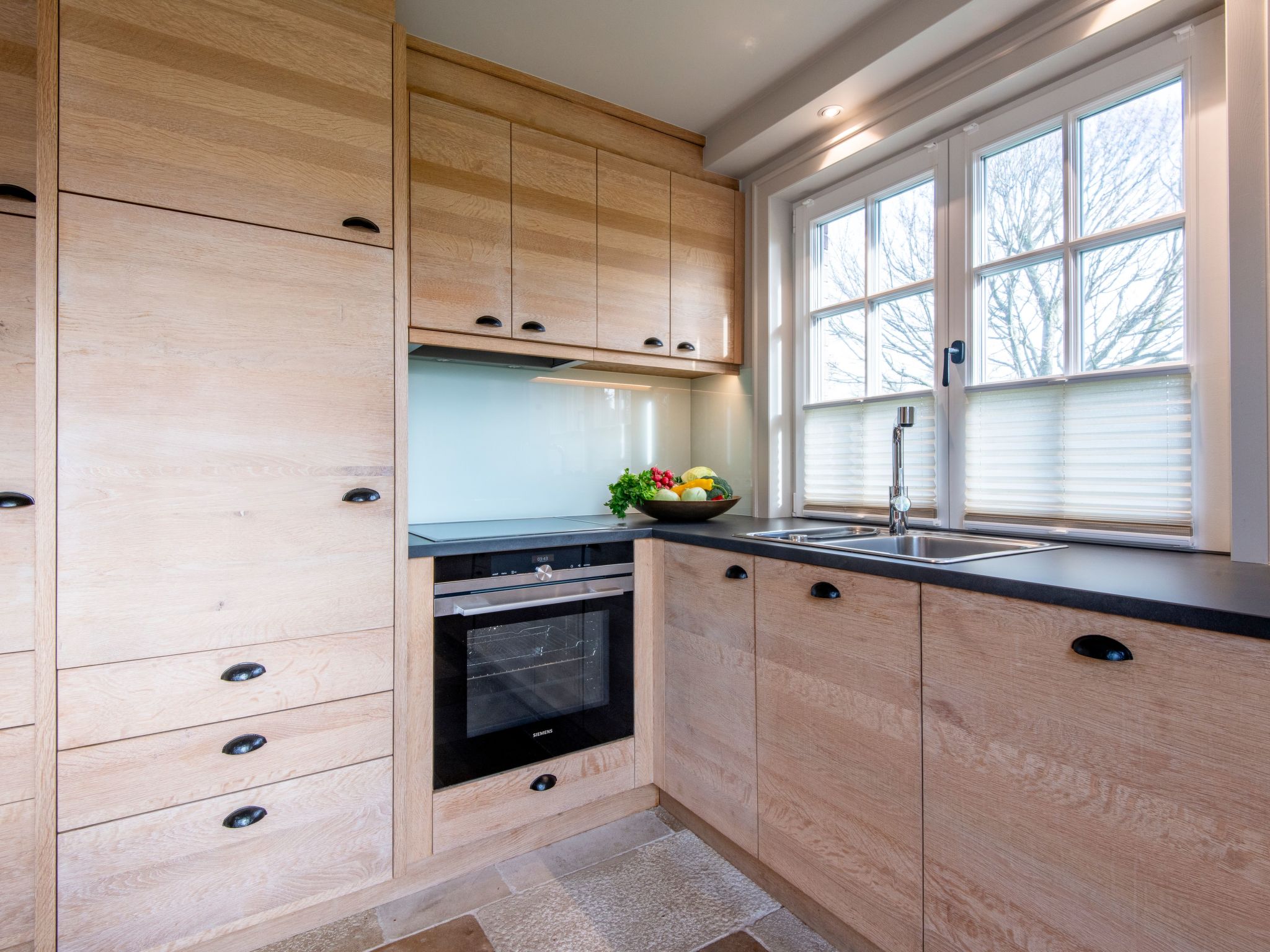 In Großmorsum mit Terrasse und Grill-Binnen