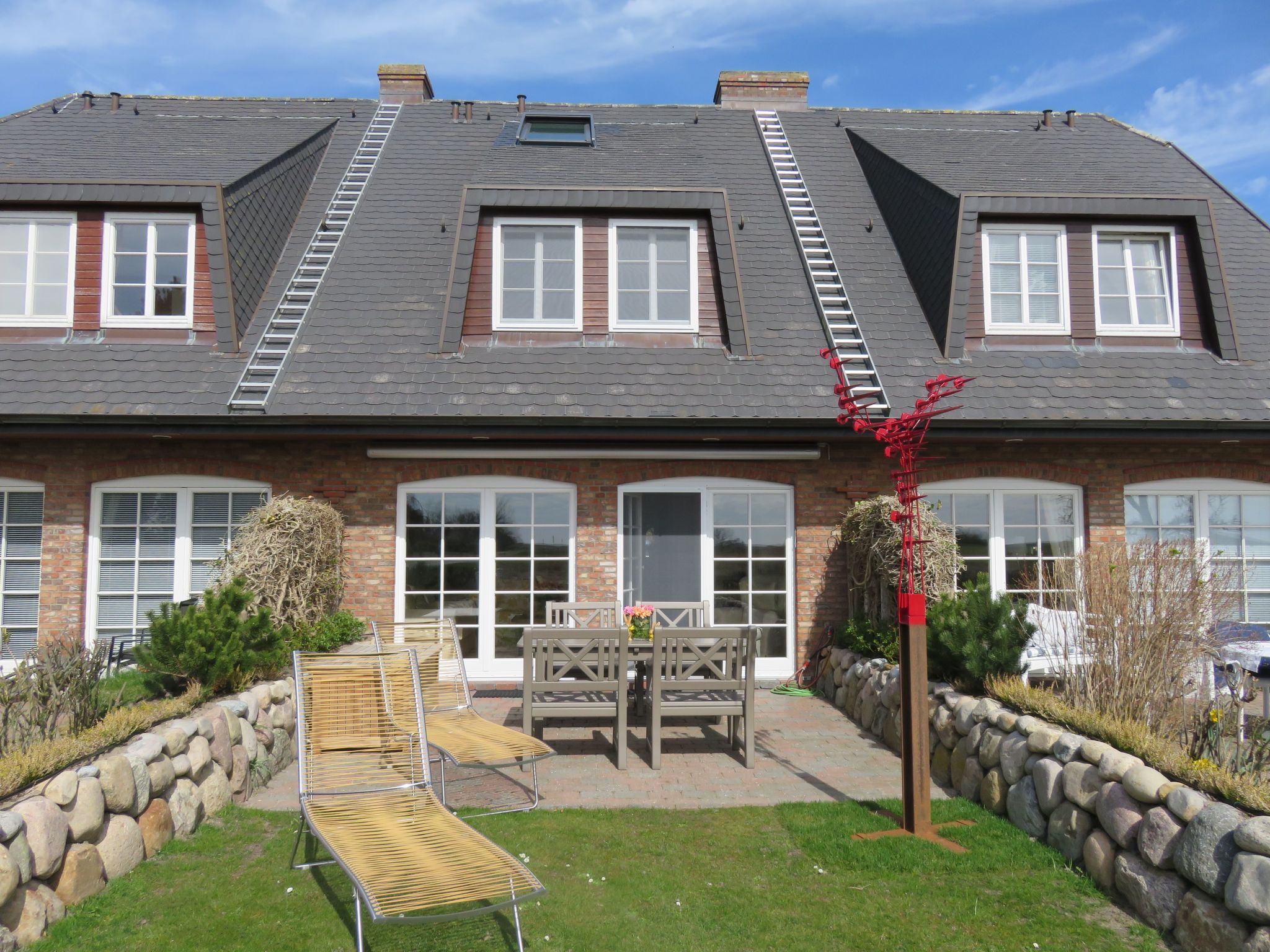 Wünderschöner Hausteil mit Garten