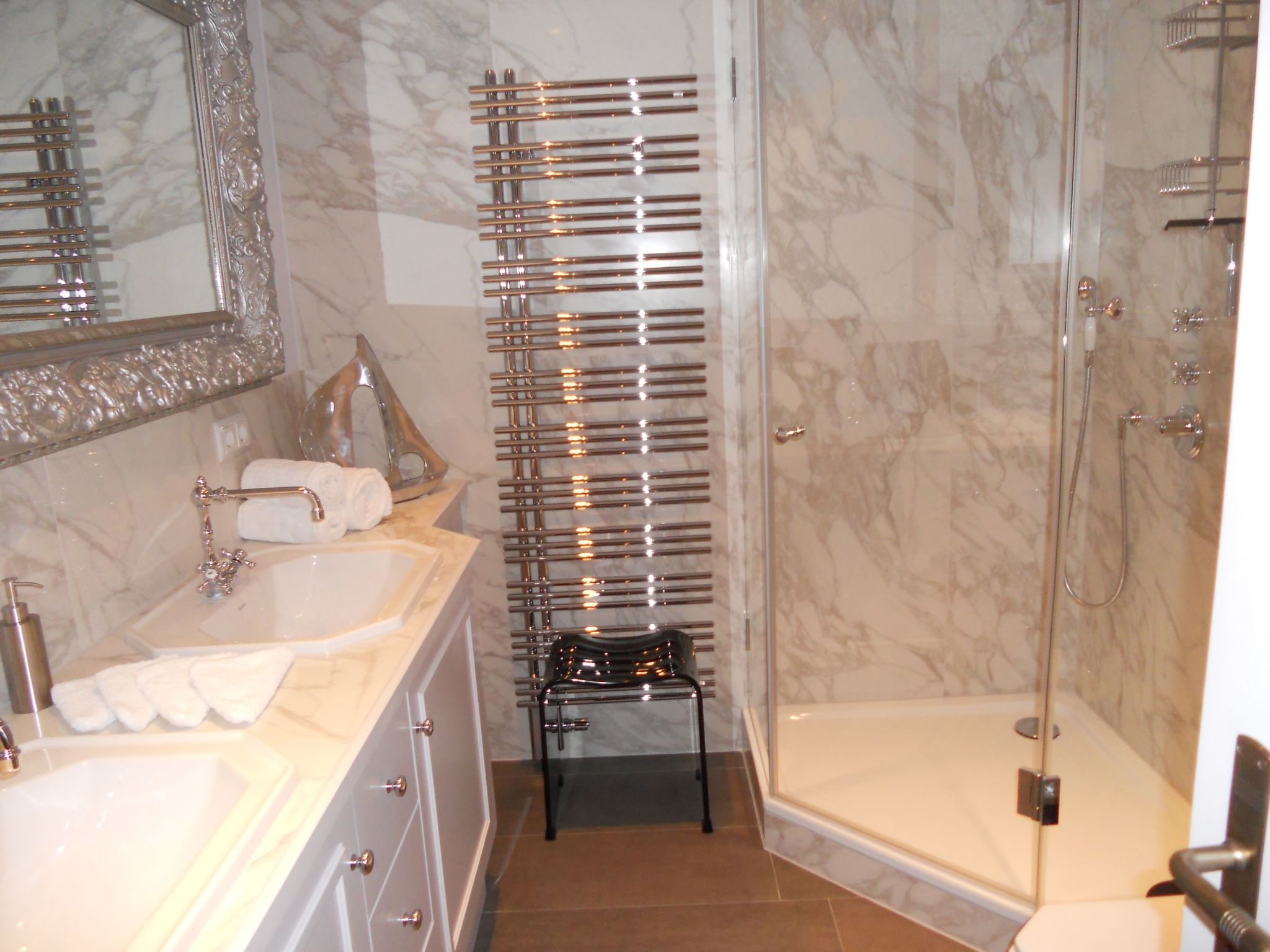 Wünderschöner Hausteil mit Garten-Binnen