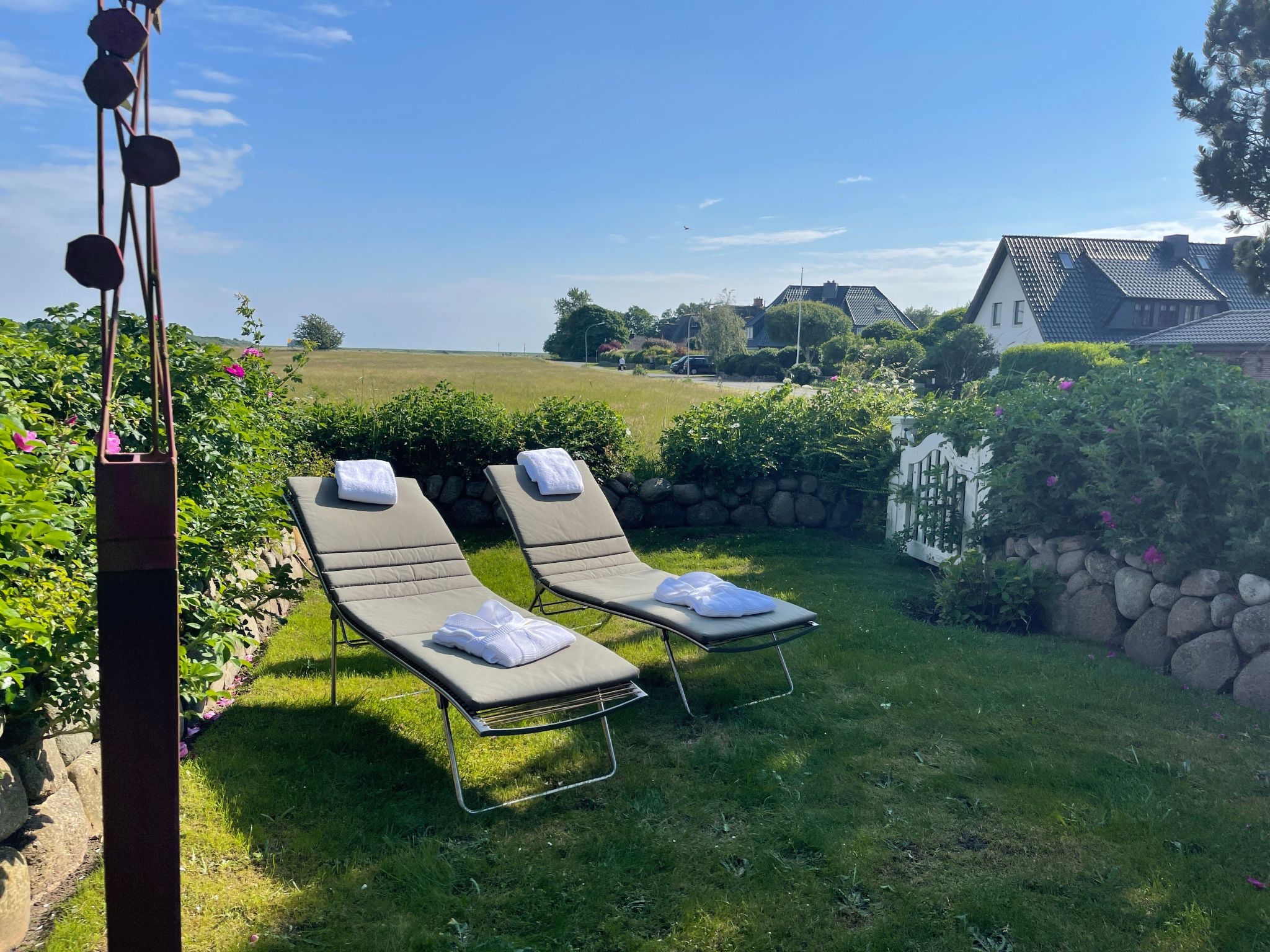 Wünderschöner Hausteil mit Garten-Binnen