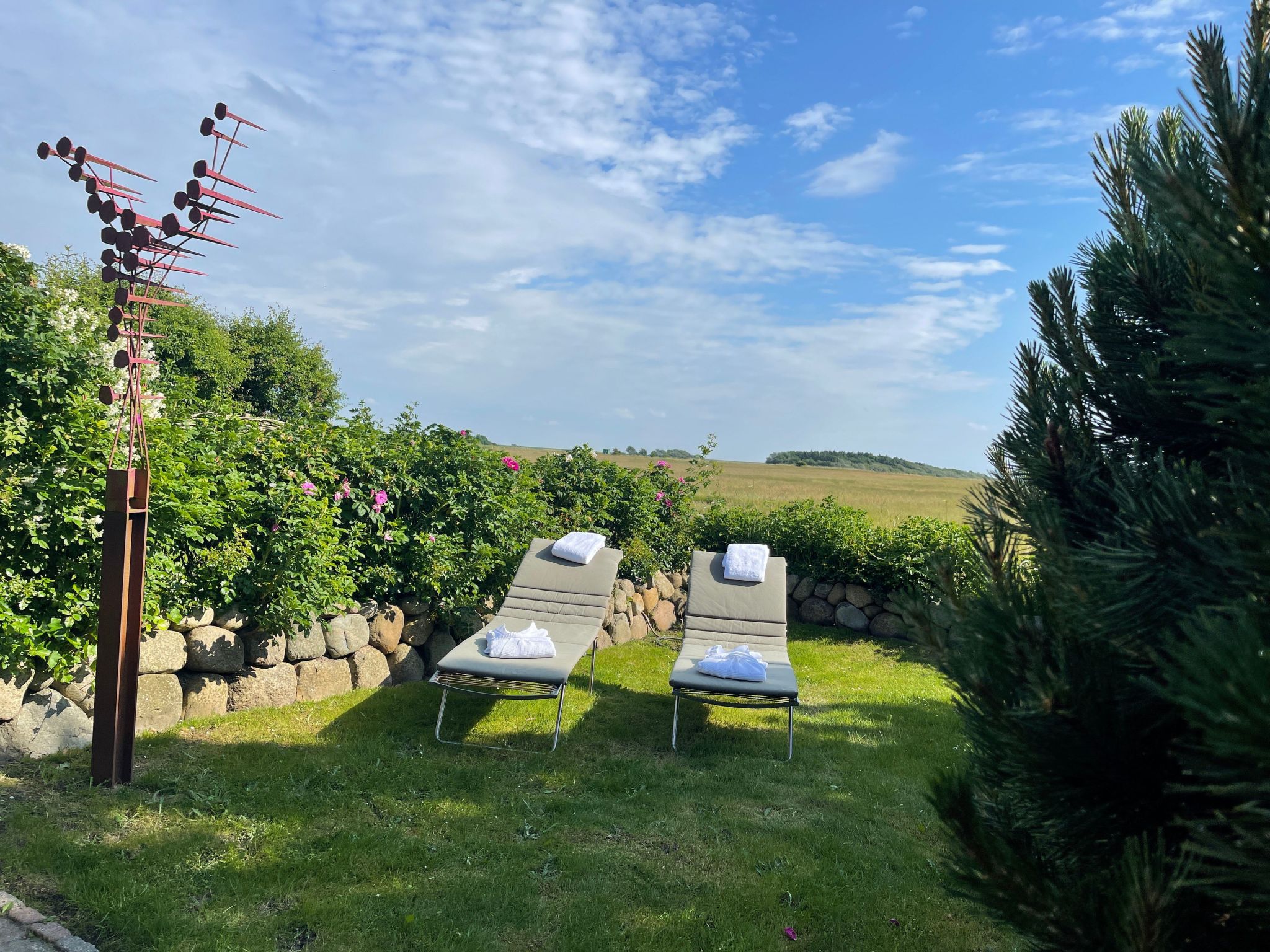 Wünderschöner Hausteil mit Garten-Binnen