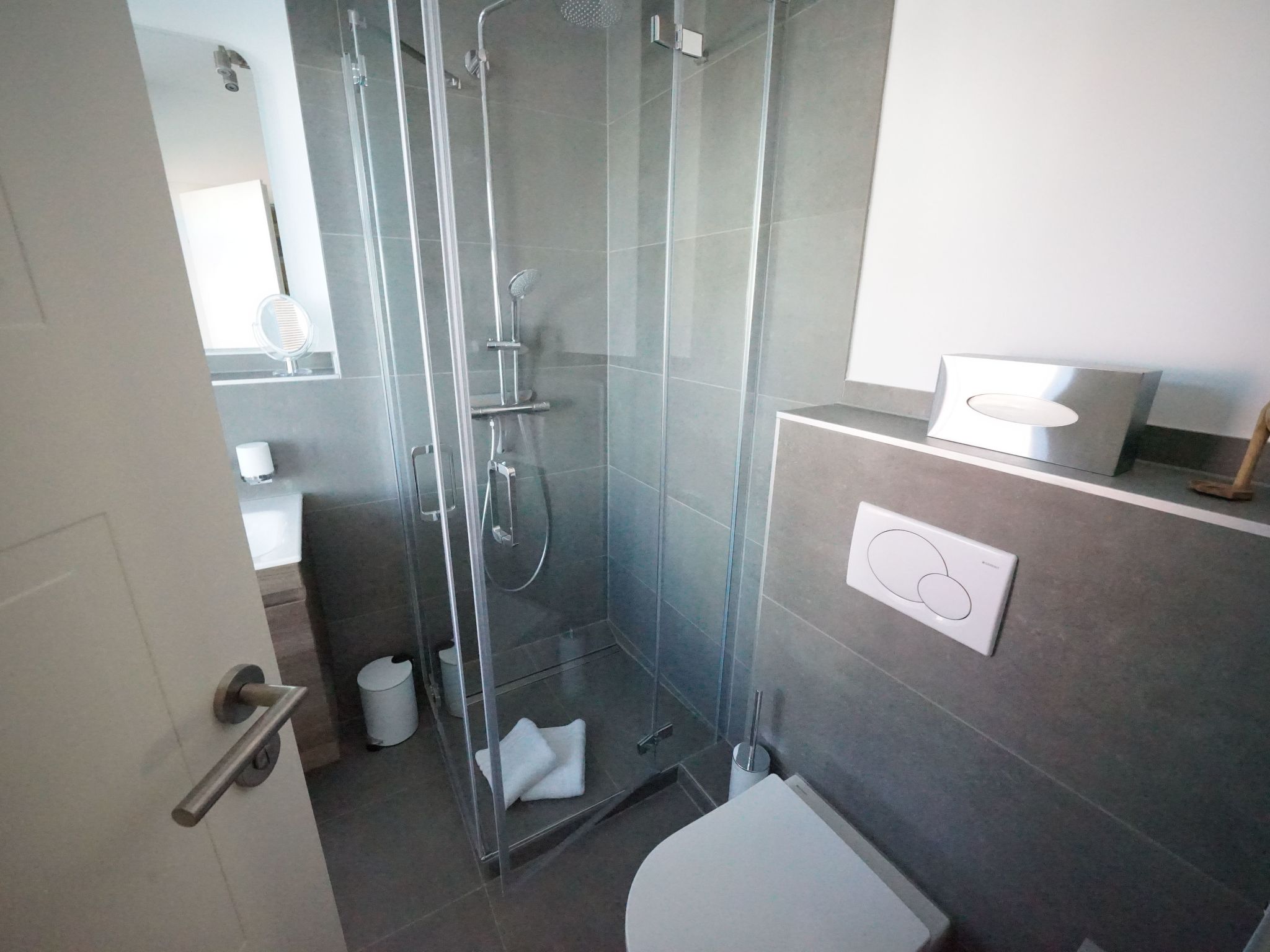 Helle Ferienwohnung mit sonniger Terrasse-Binnen