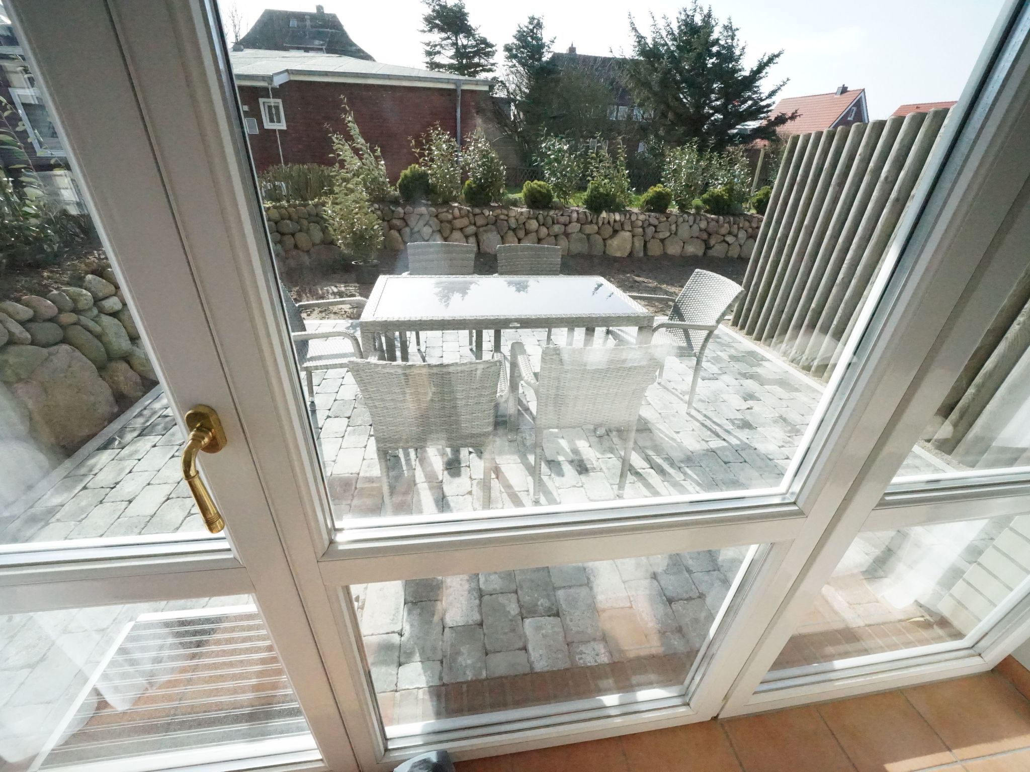 Helle Ferienwohnung mit sonniger Terrasse-Binnen