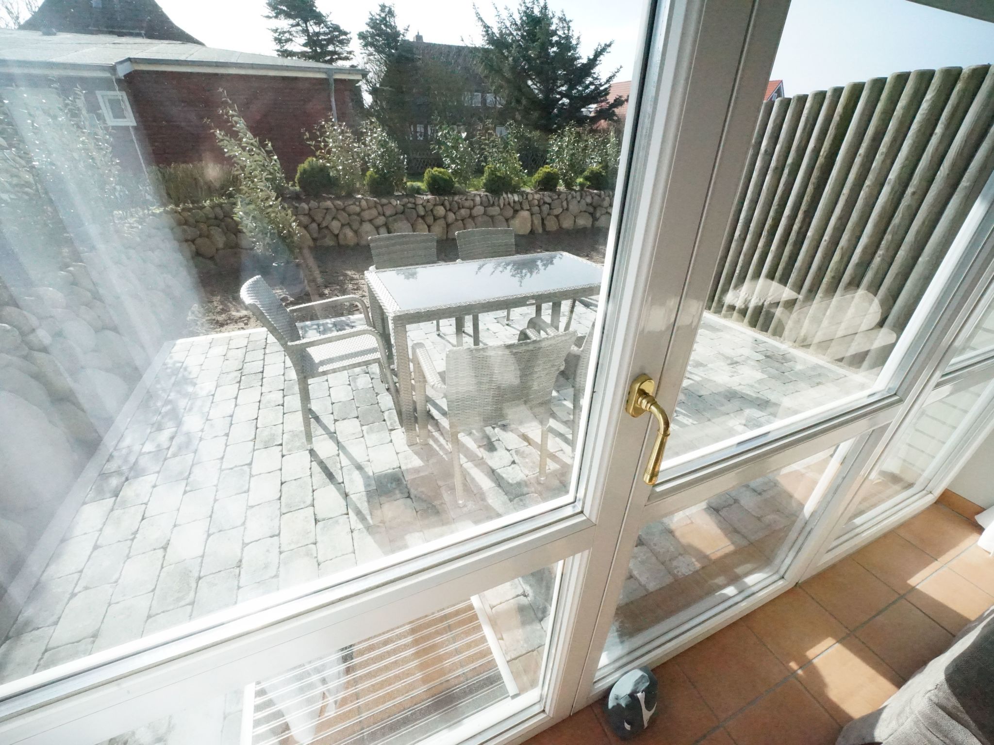 Helle Ferienwohnung mit sonniger Terrasse-Binnen
