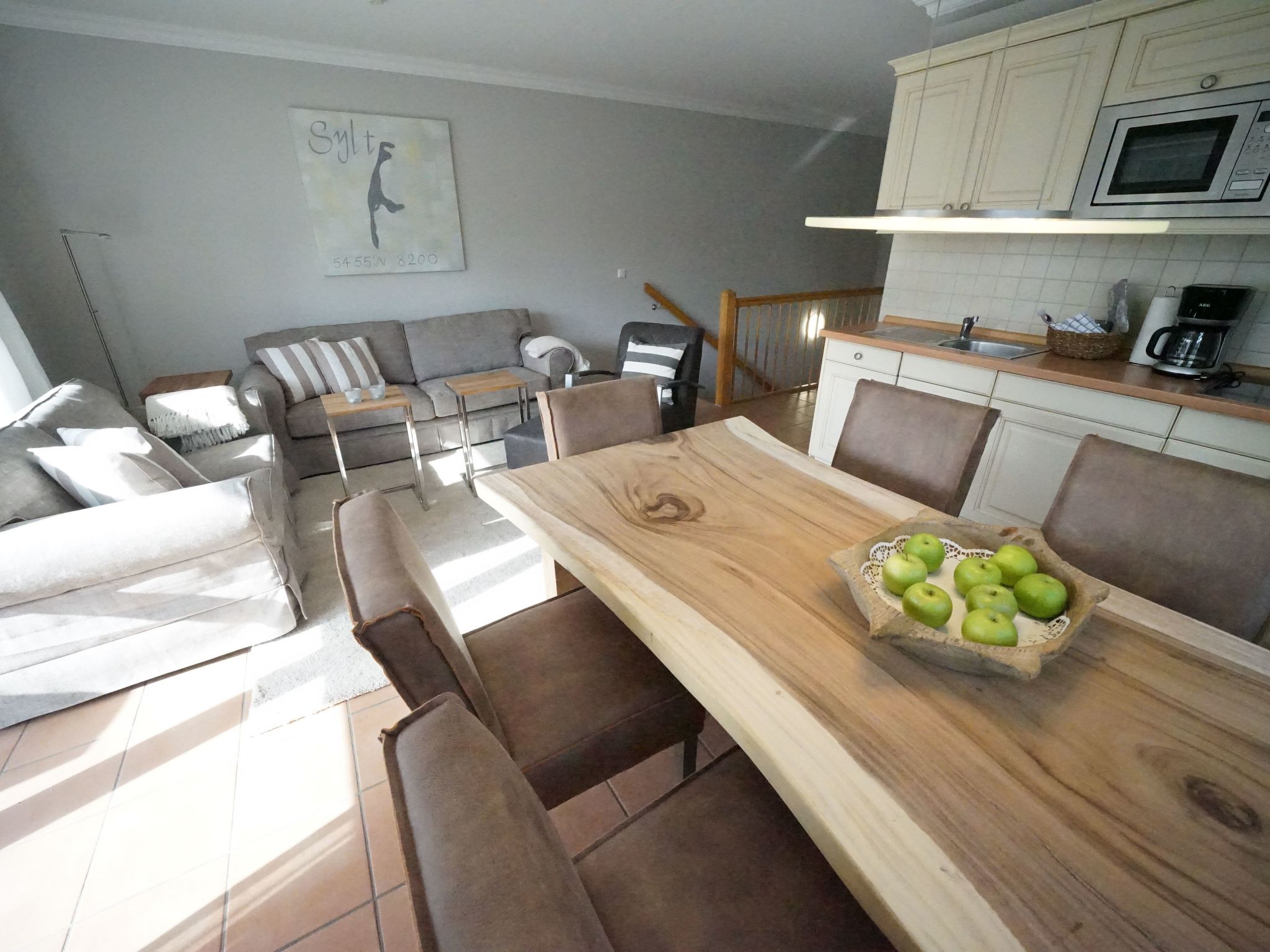 Helle Ferienwohnung mit sonniger Terrasse-Binnen