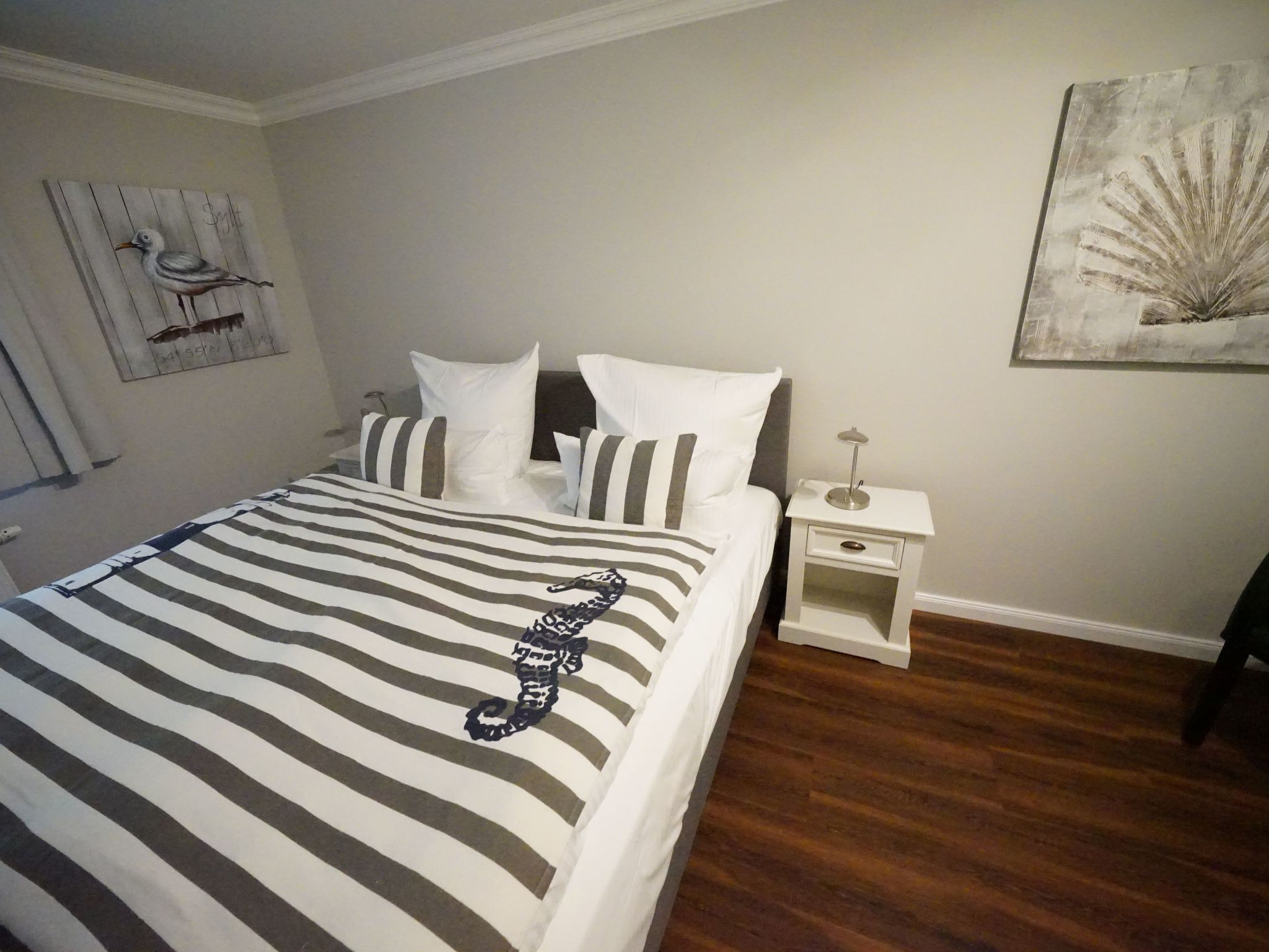 Helle Ferienwohnung mit sonniger Terrasse-Binnen