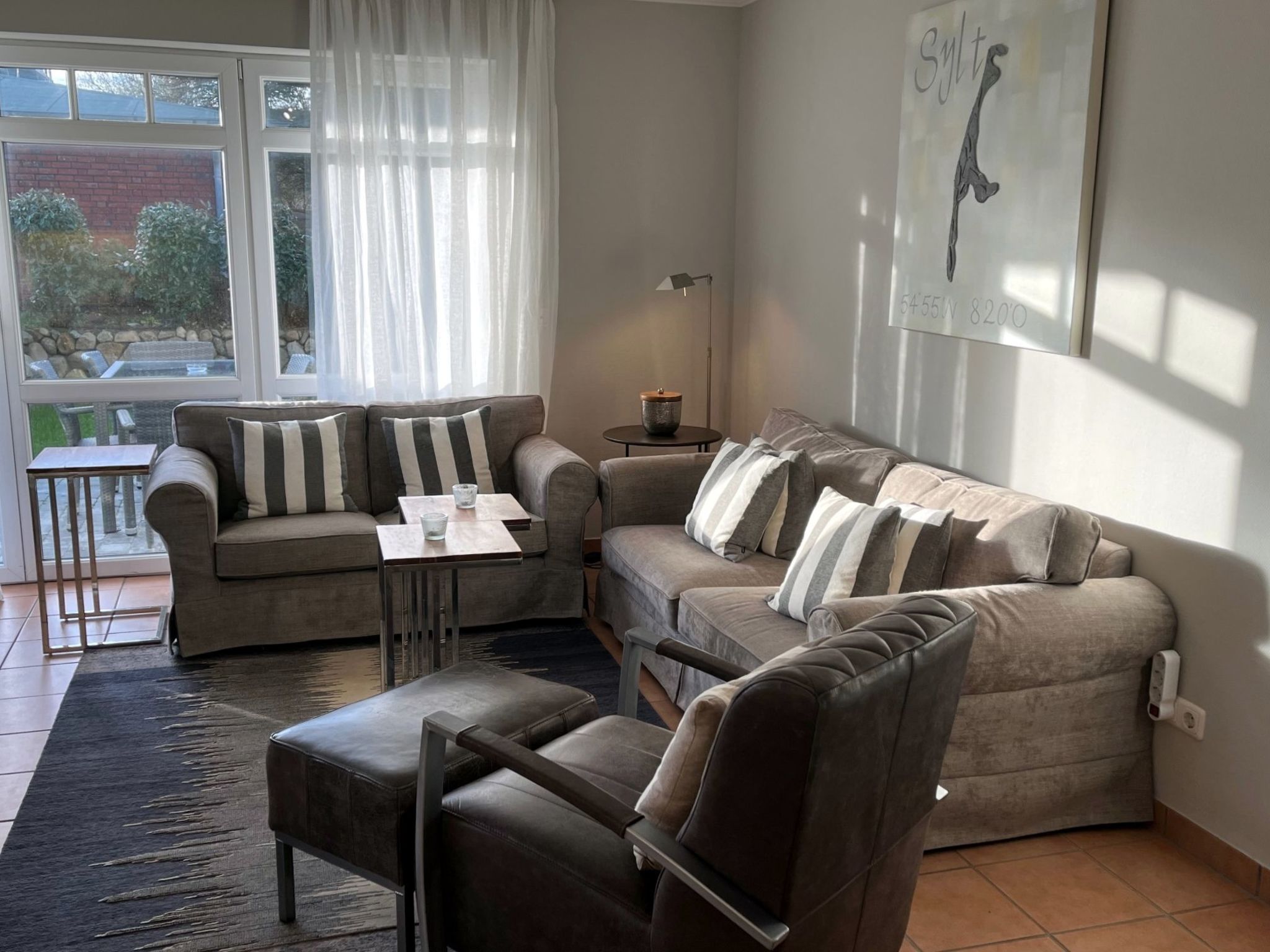 Helle Ferienwohnung mit sonniger Terrasse-Binnen