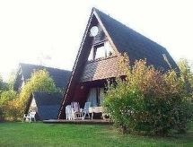 Spitzdachferienhaus mit Schwedenofen und Garten