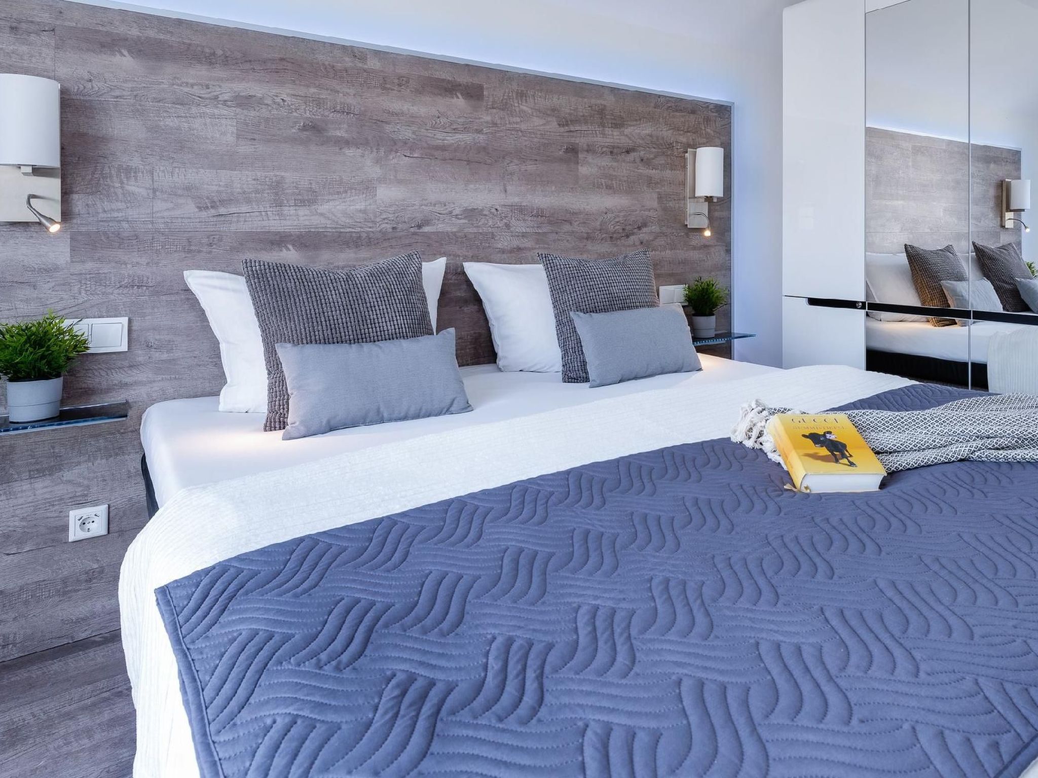 Fewo Kapitän James Cook, E-Ladesäule, Wasserbett-Image-tags.info