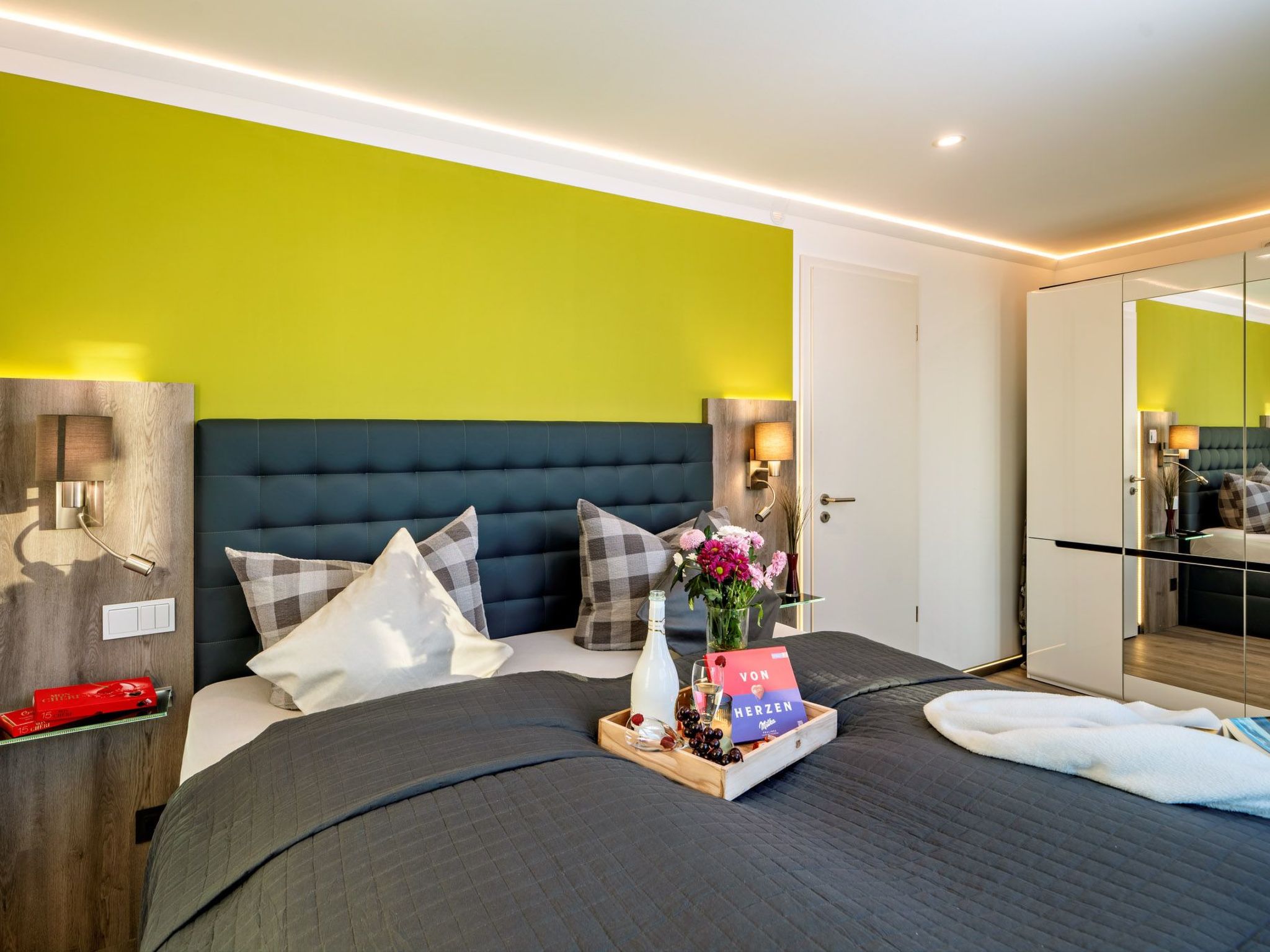 Schleivilla Kapitän James Cook2,  Löwen Dart HB8-Drinnen