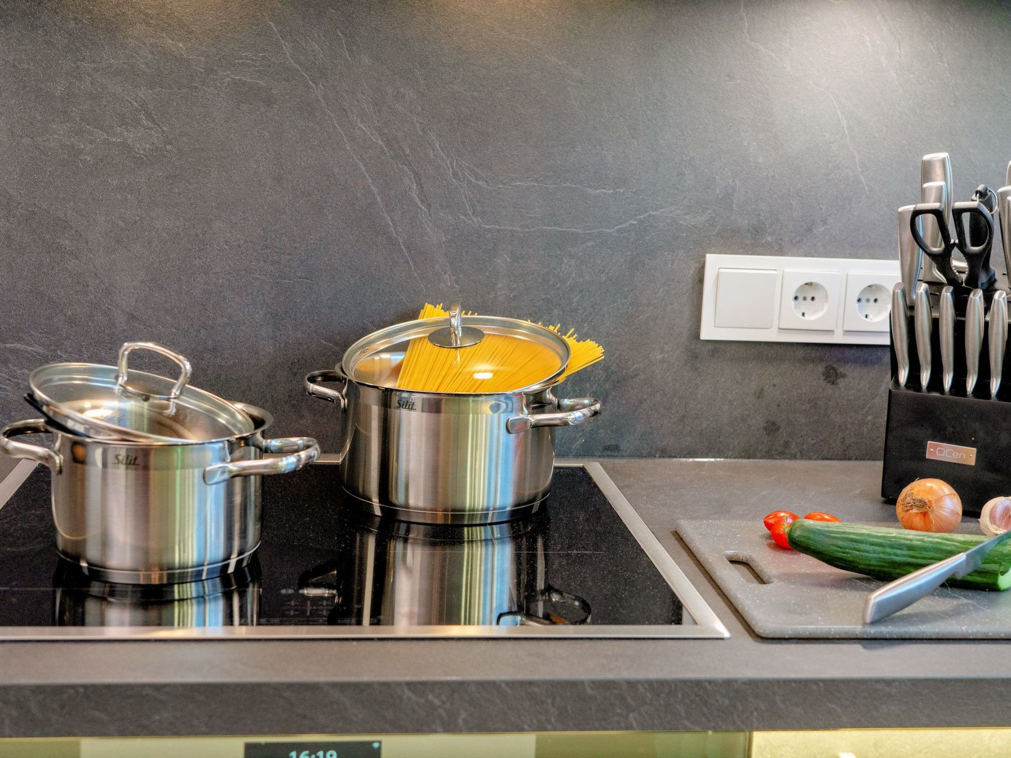 Schleivilla Kapitän James Cook2,  Löwen Dart HB8-Drinnen