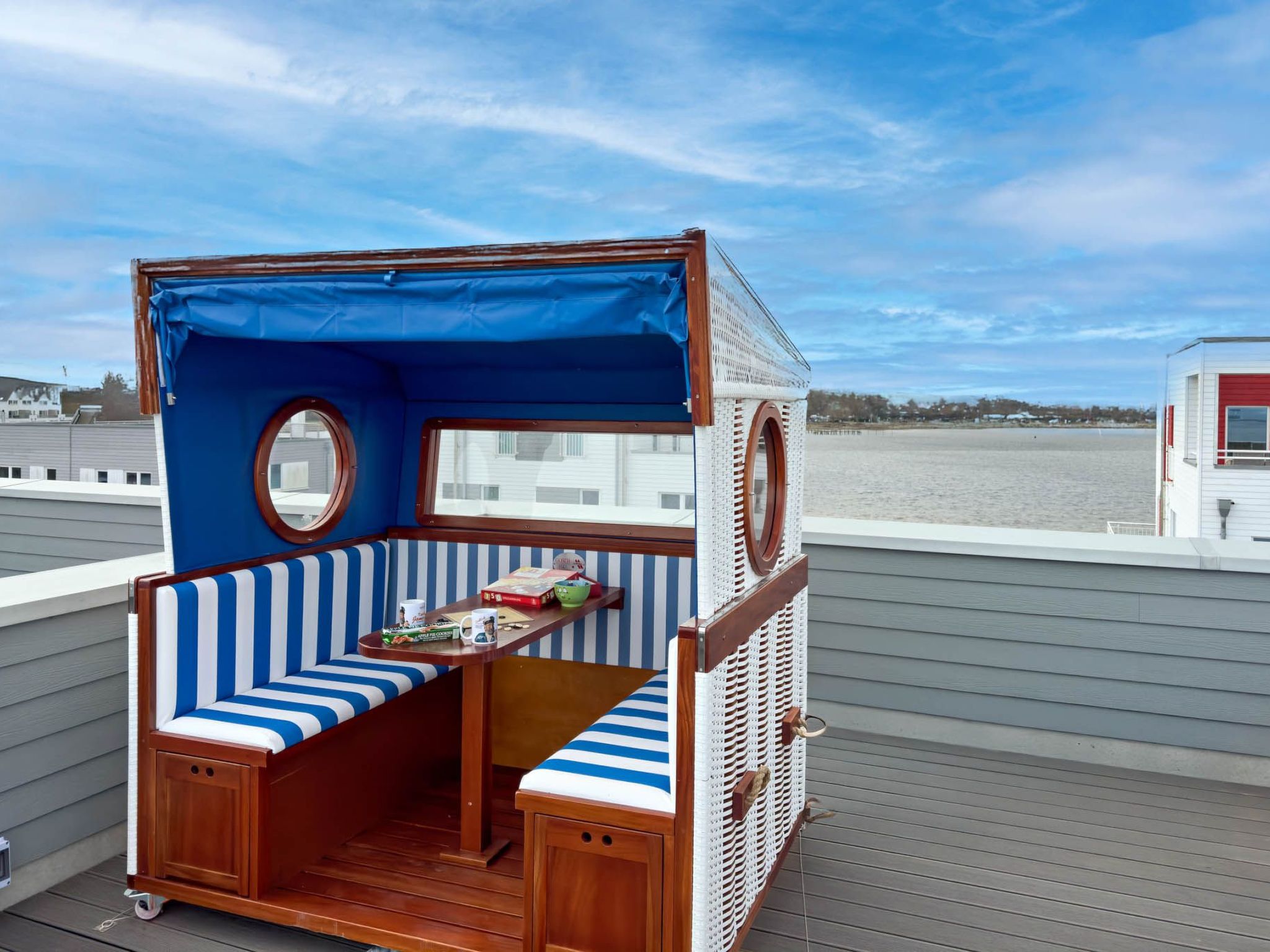 Schleivilla Kapitän James Cook2,  Löwen Dart HB8-Draußen