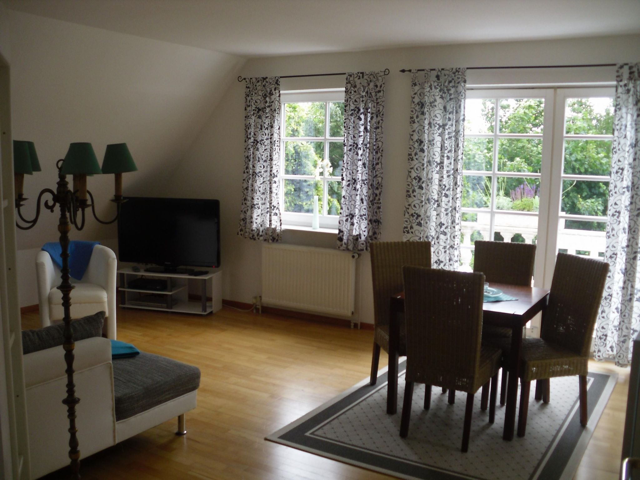 Modernisierte Ferienwohnung mit Balkon-Dedans