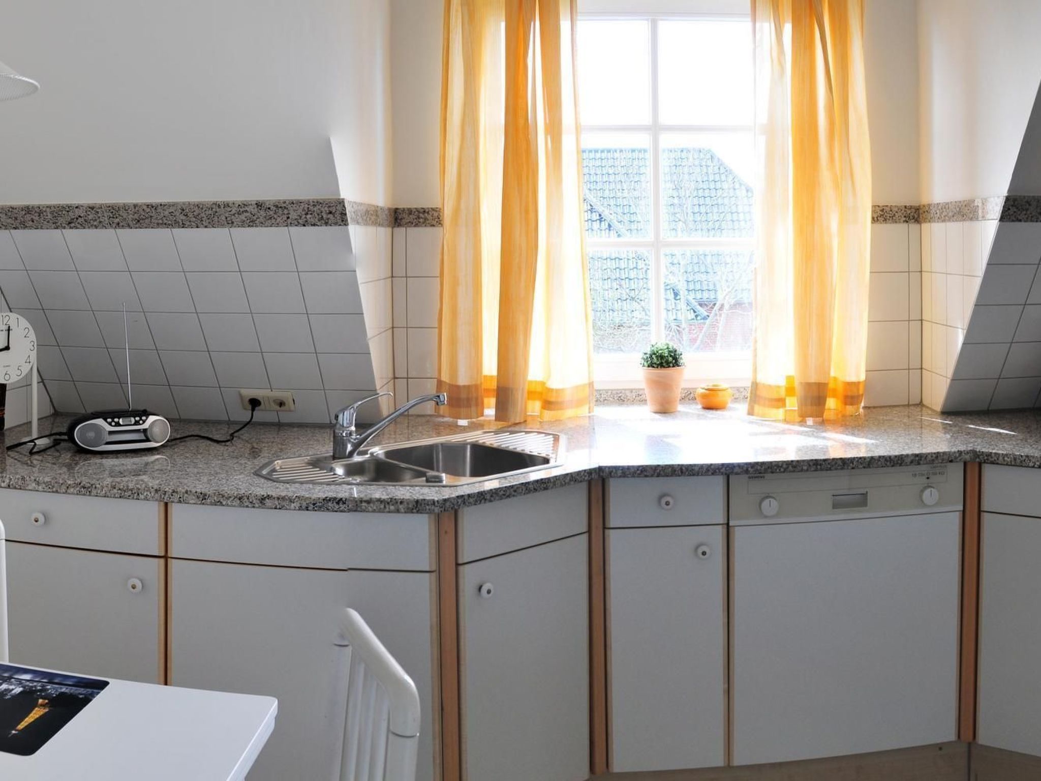 Modernisierte Ferienwohnung mit Balkon-Dedans