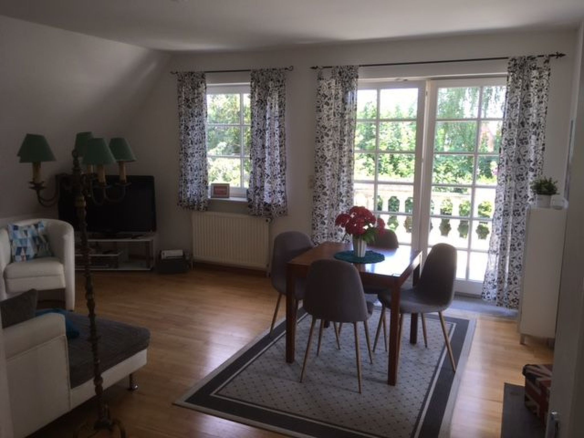 Modernisierte Ferienwohnung mit Balkon-Dedans