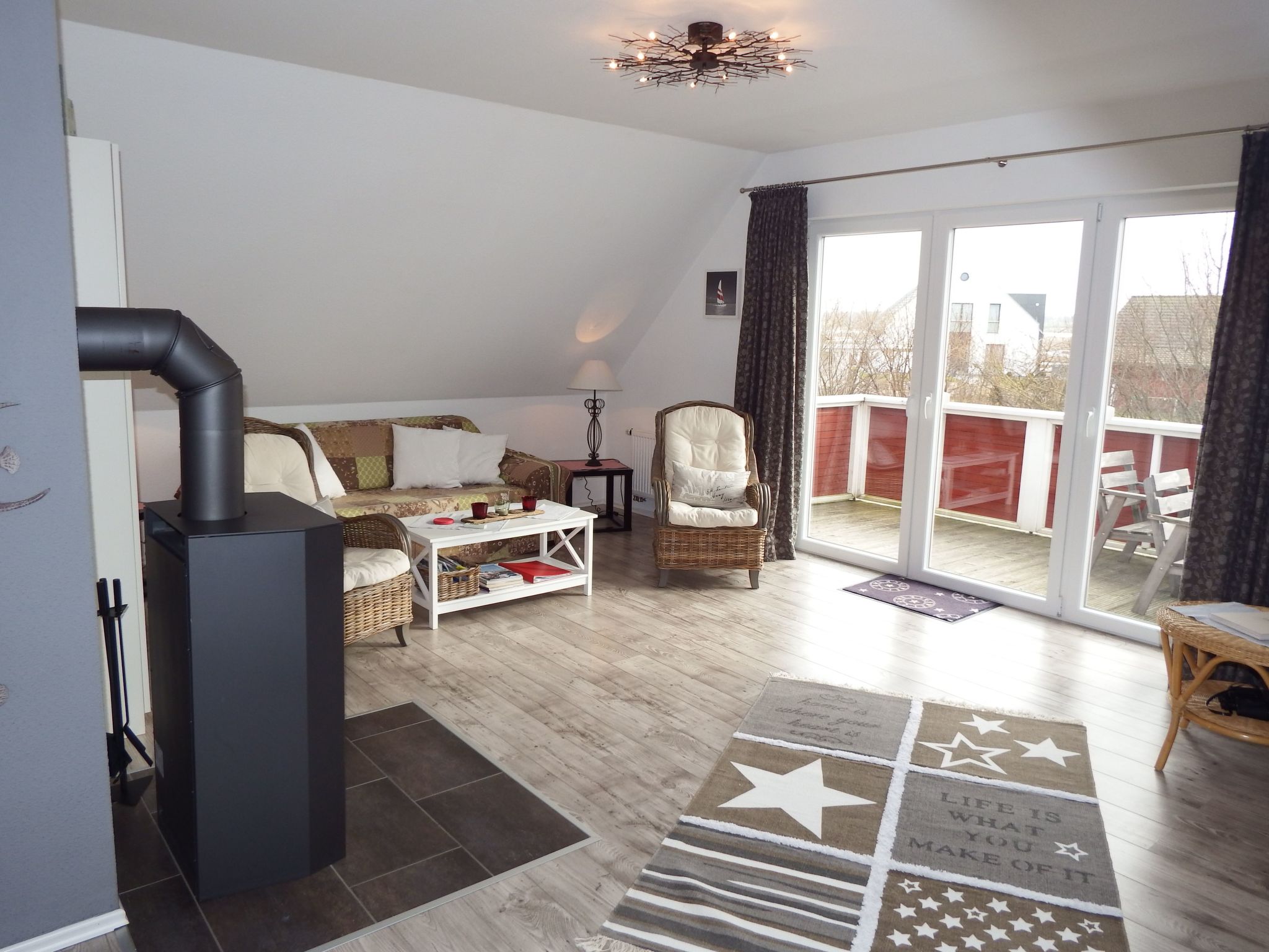 Moderne Ferienwohnung mit Südbalkon und Strandkorb-Binnen