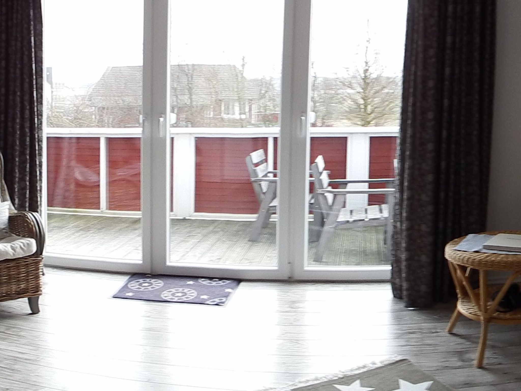 Moderne Ferienwohnung mit Südbalkon und Strandkorb-Binnen