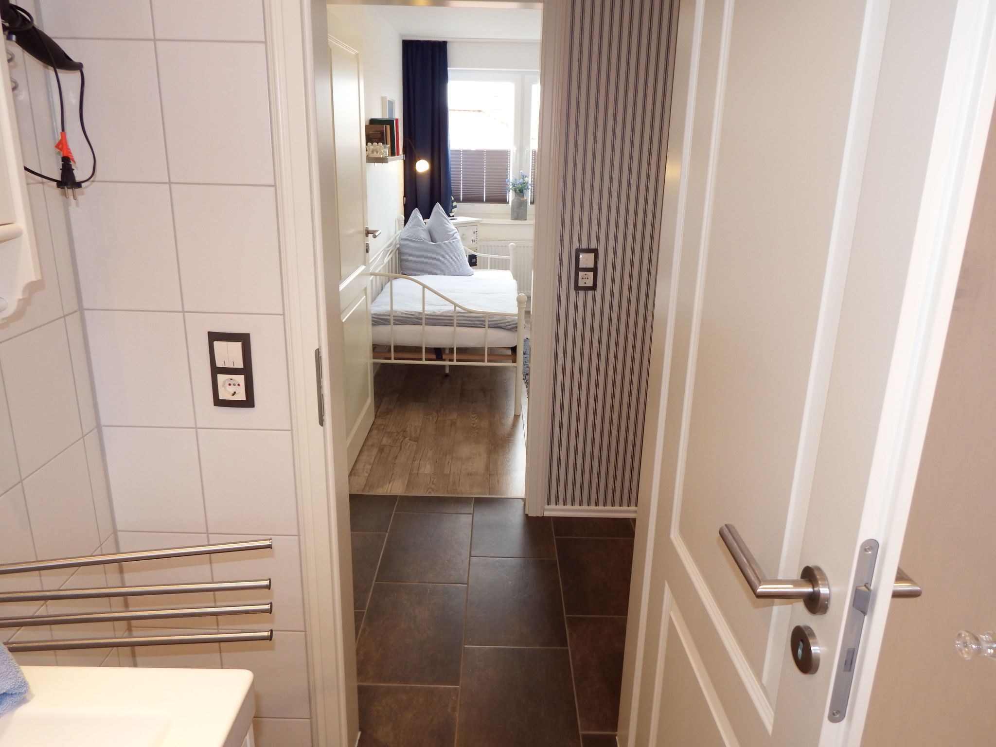 Moderne Ferienwohnung mit Südbalkon und Strandkorb-Binnen