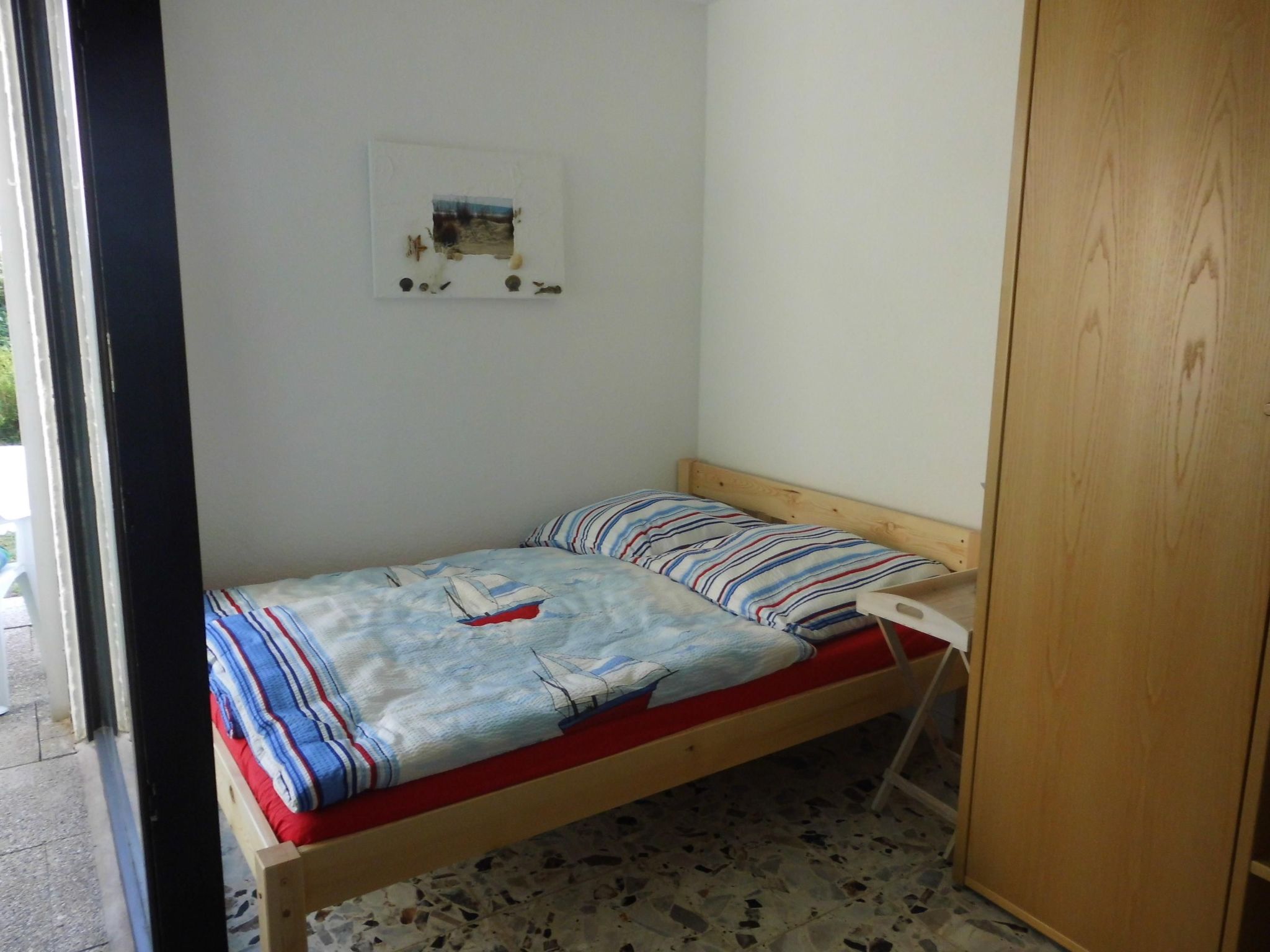 Strandnahes Studio mit kleiner Gartenterrasse