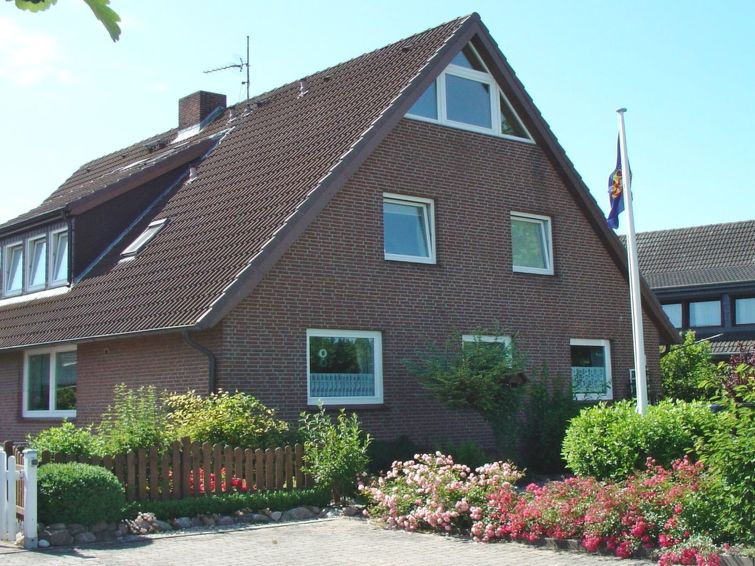 Wohnung in Neue Tiefe mit Terrasse, Garten und Grill