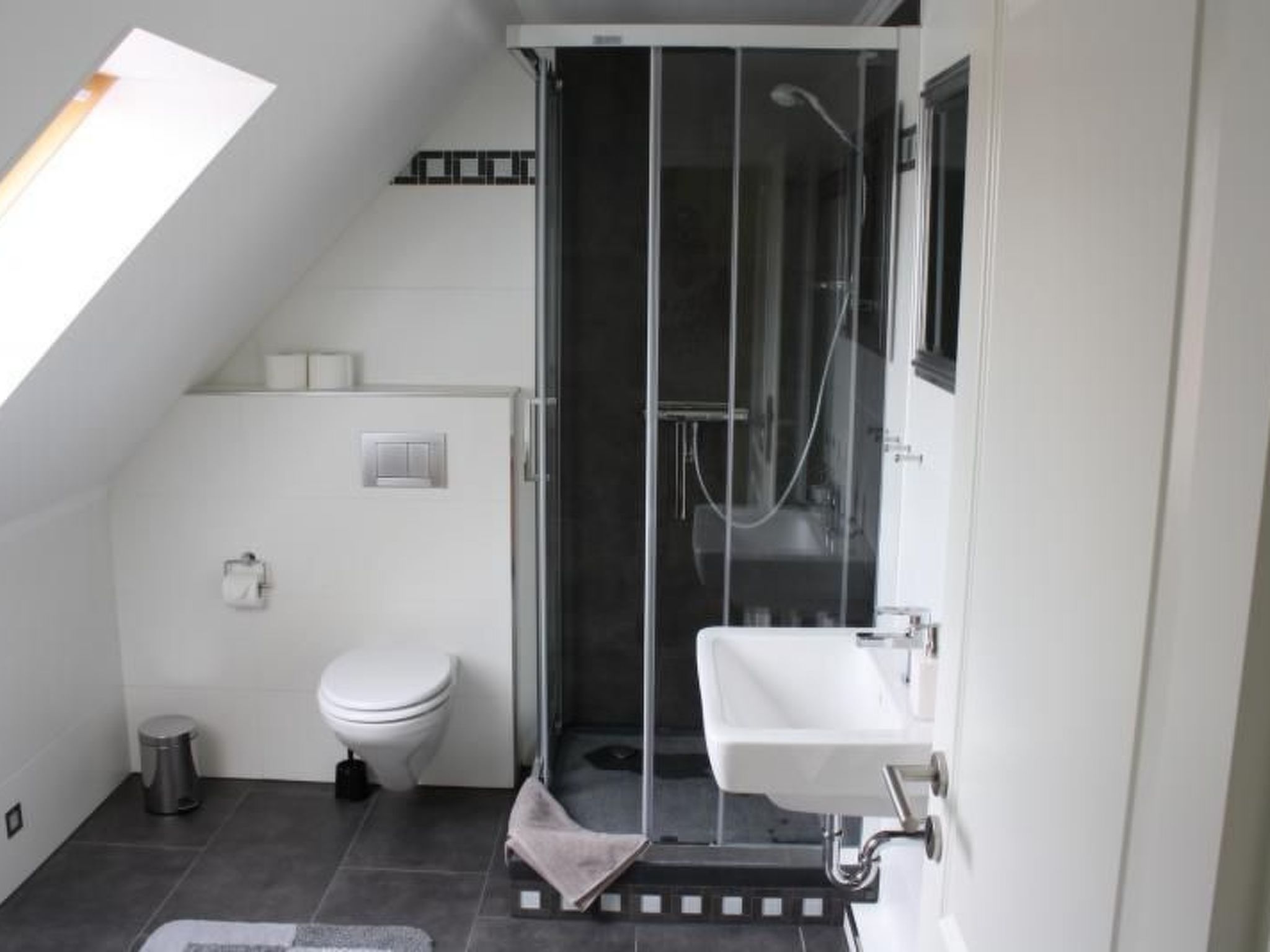 In ruhiger Lage mit großem Balkon-Binnen