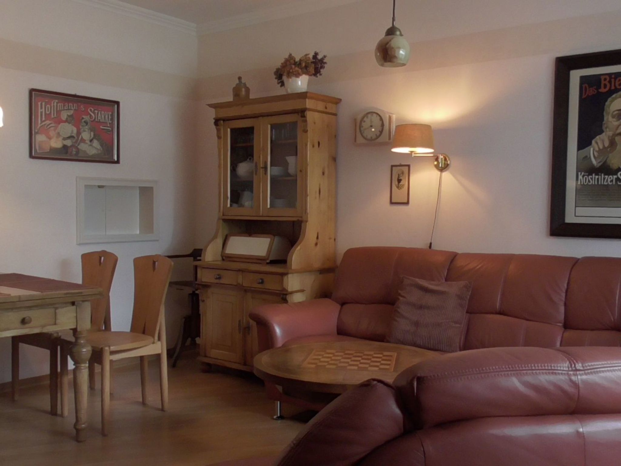 Mit überdachter Terrasse und Carport-Binnen