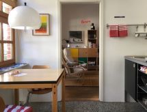 Zentrale Wohnung mit Klavier, Kunst und Design