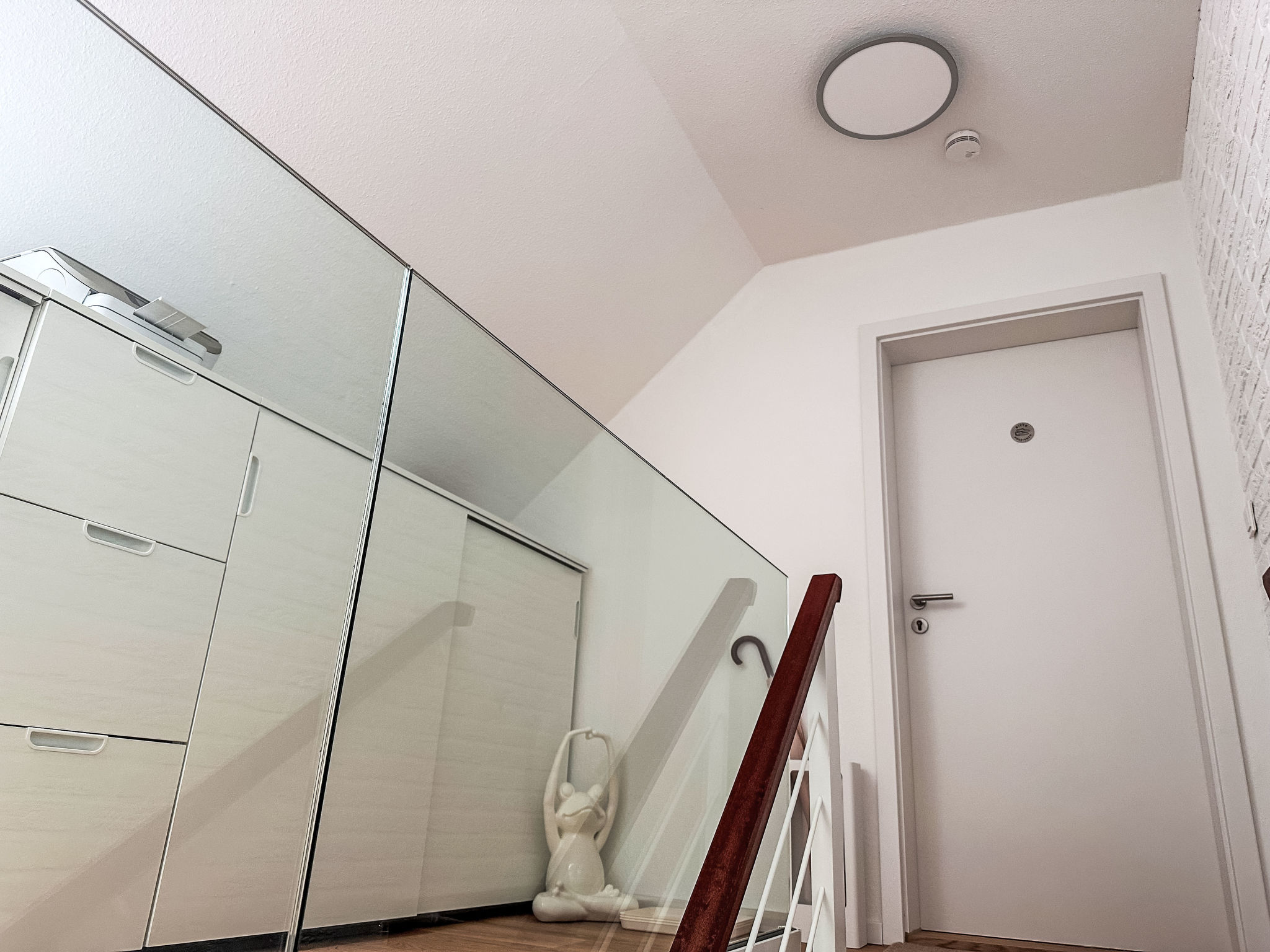 The OAK SUITE - Inside