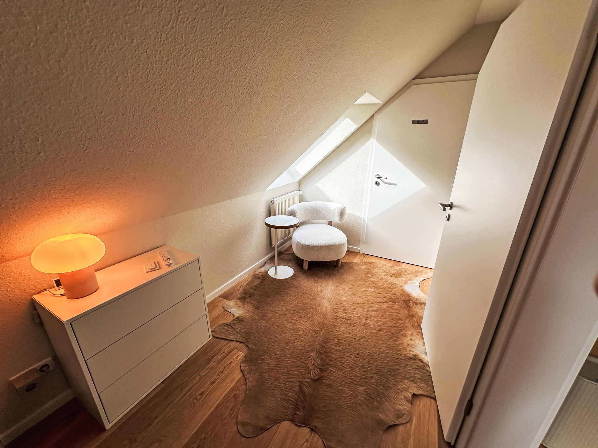 The OAK SUITE - Inside