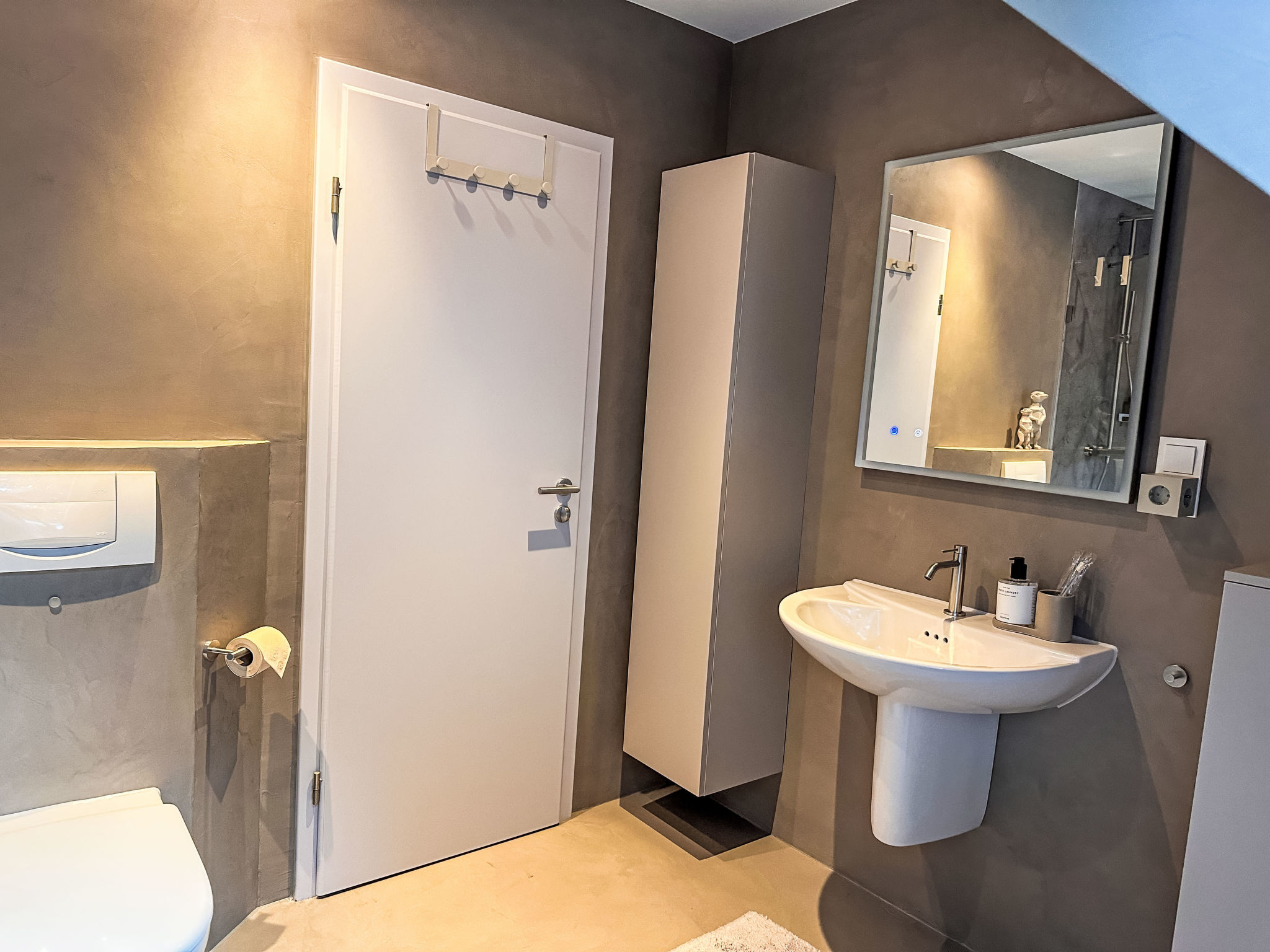 The OAK SUITE - Inside