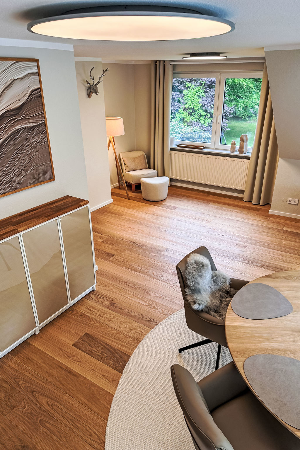 The OAK SUITE - Inside