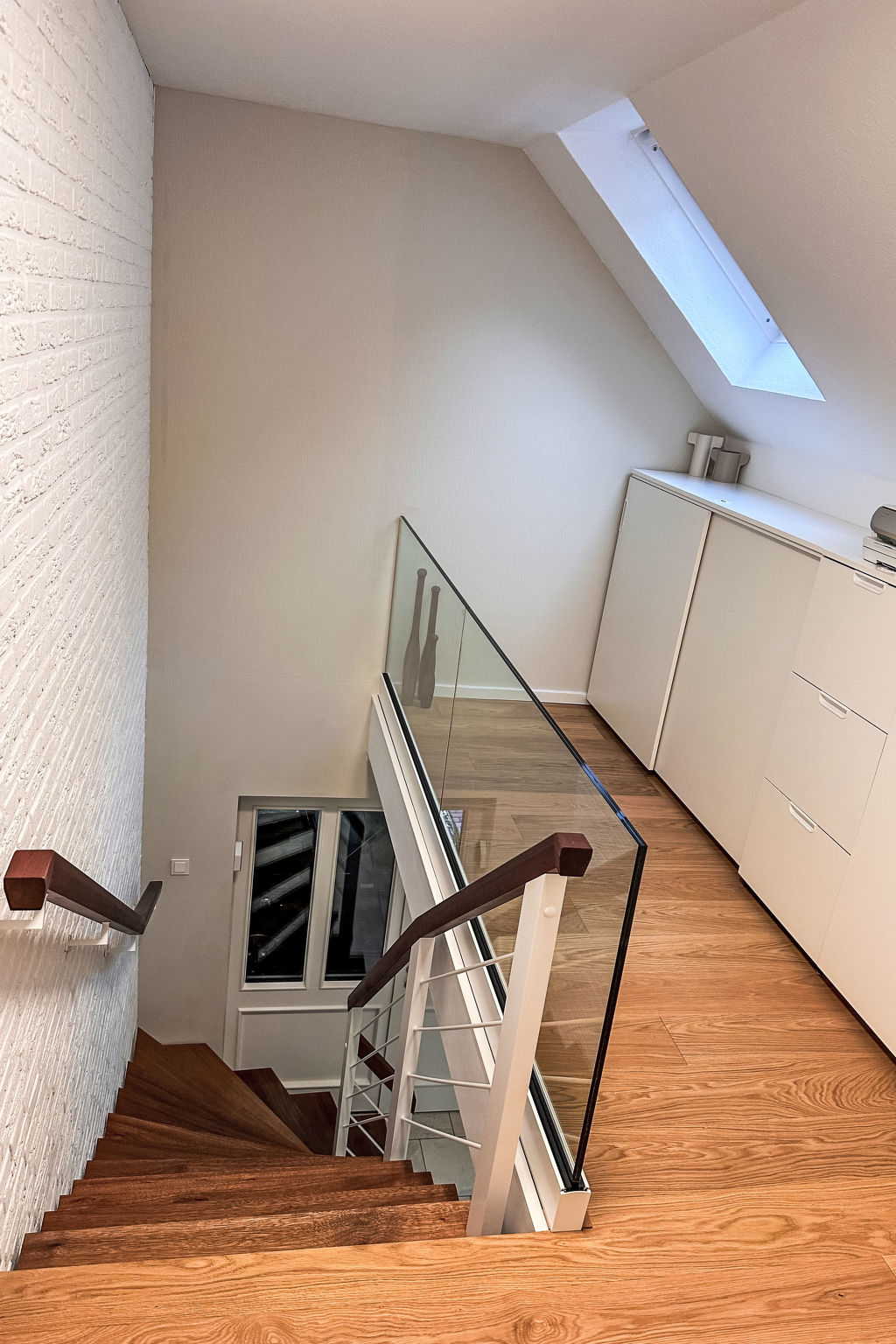 The OAK SUITE - Inside