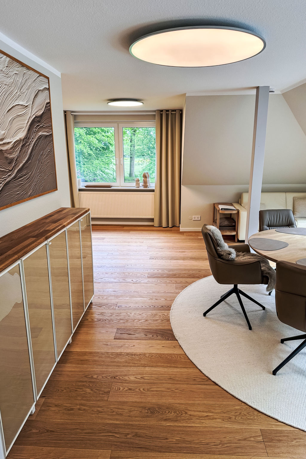 The OAK SUITE - Inside