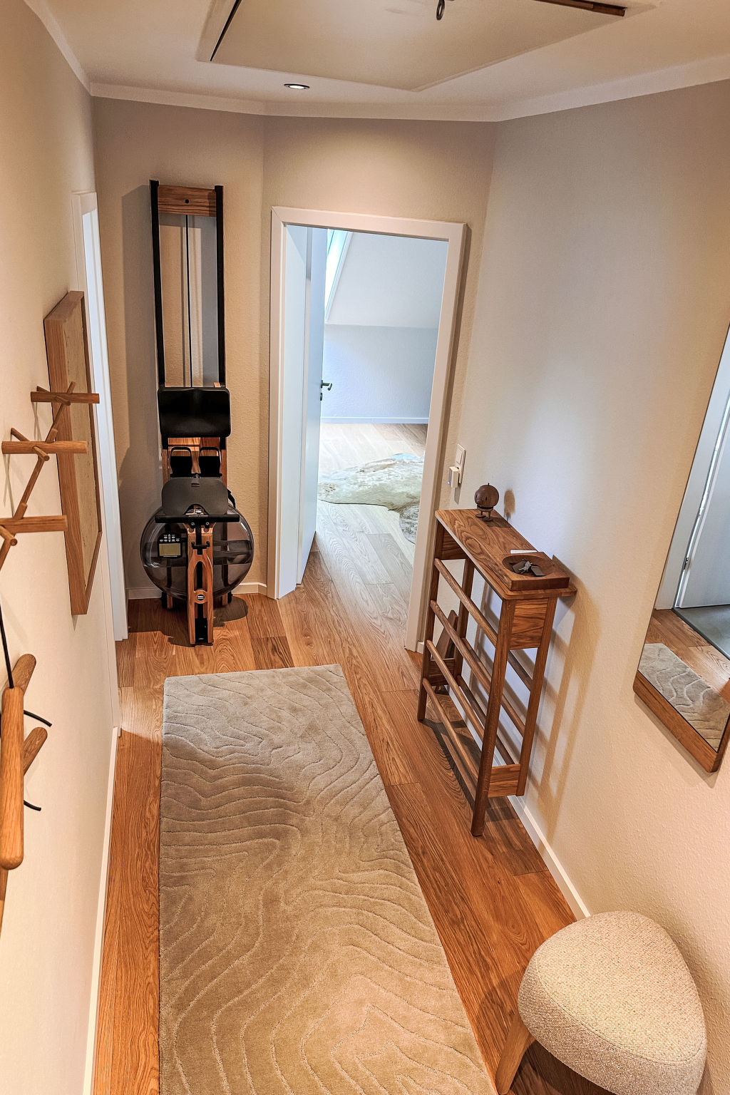 The OAK SUITE - Inside